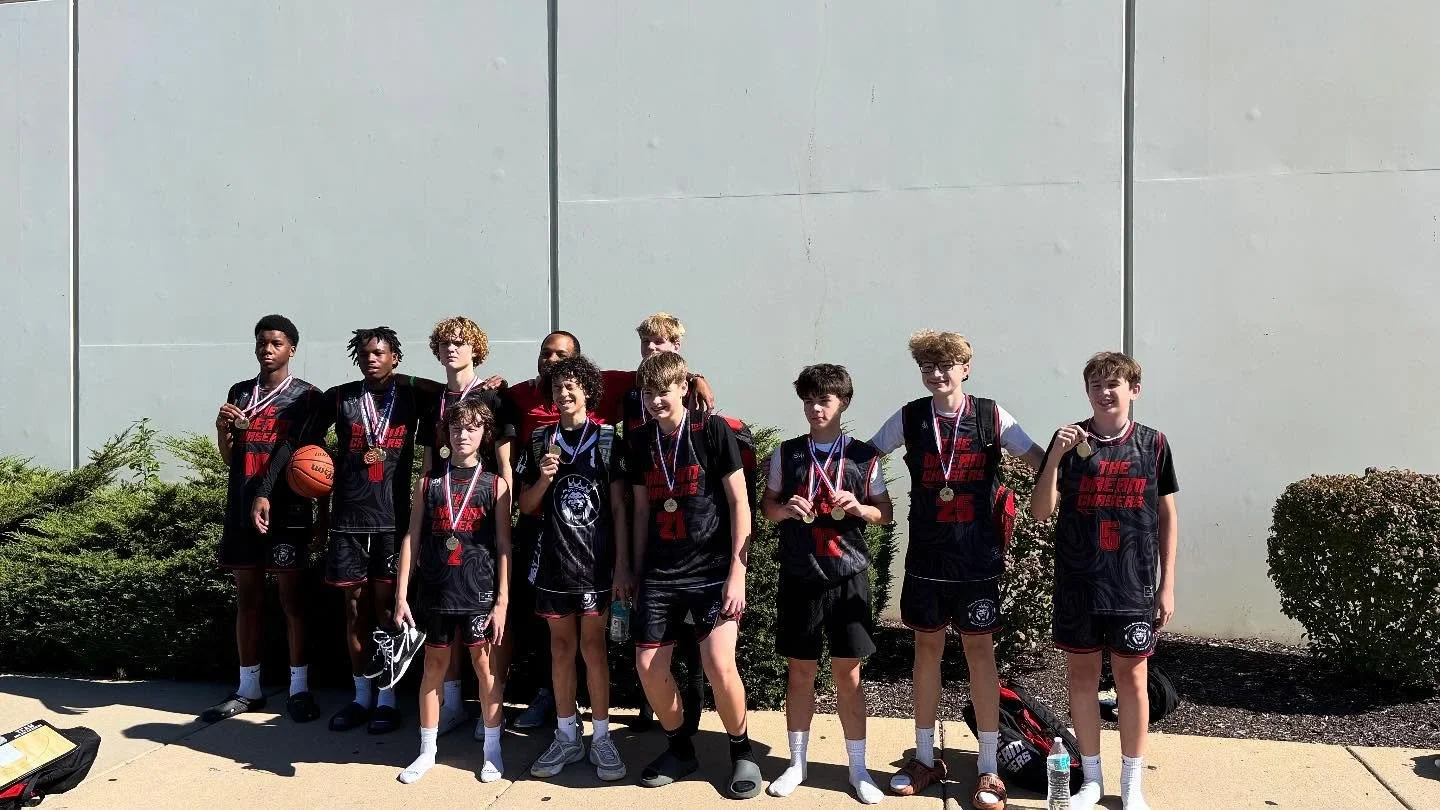 15U had their first 2-0 day this past Saturday. These boys have worked hard with most days coming out 1-1. We love to see the growth from this squad 🔥

#teamdreamchasers #aau #basketball @cybntournaments