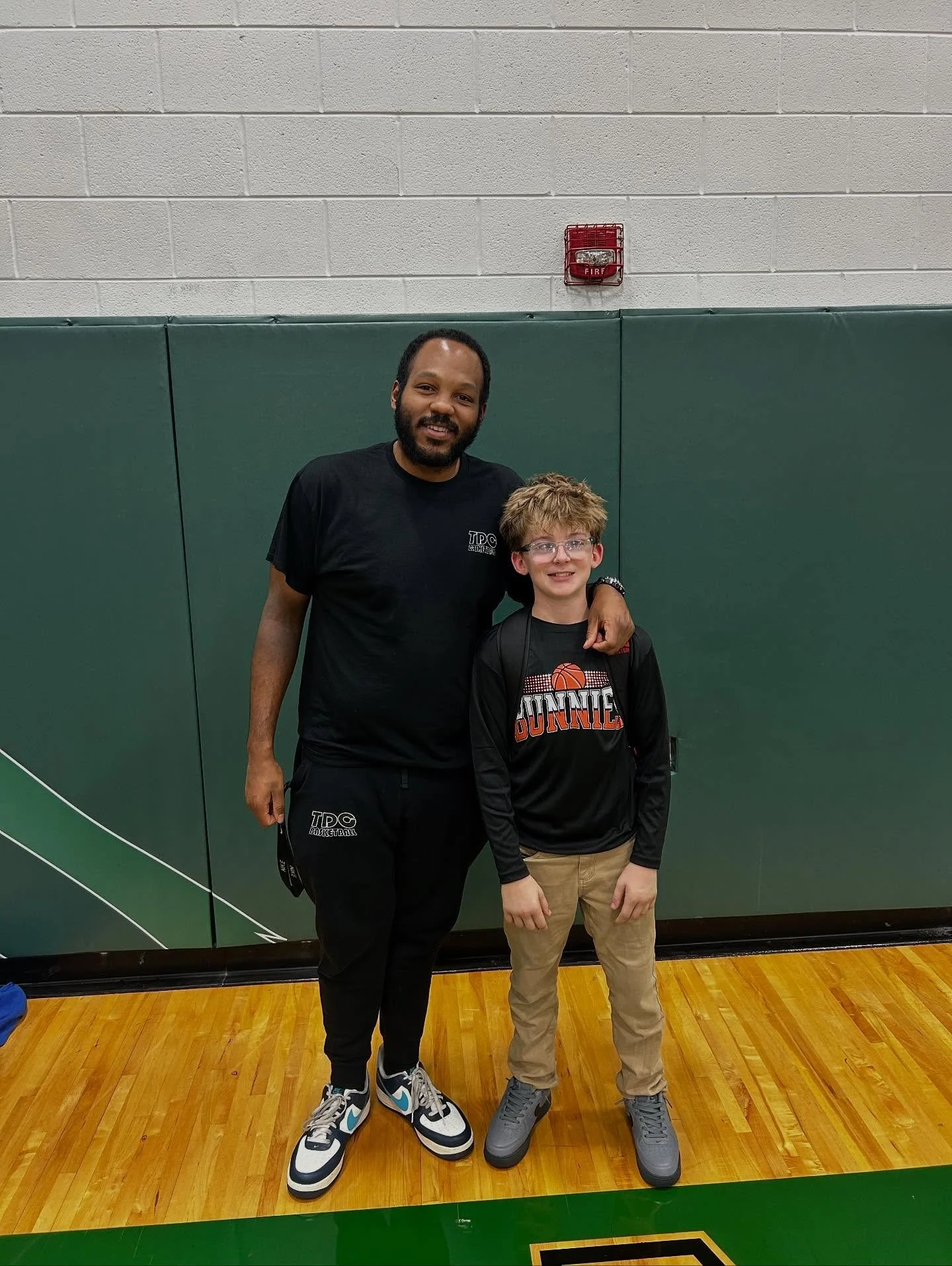 Got to see some of our TDC fam last night! Shout out to Ollie, Hayden, RJ, and Eli! These boys played hard last night and it was good to see the fam compete against each other. Good luck to you guys on the rest of the season 🔥

#aau #teamdreamchaser