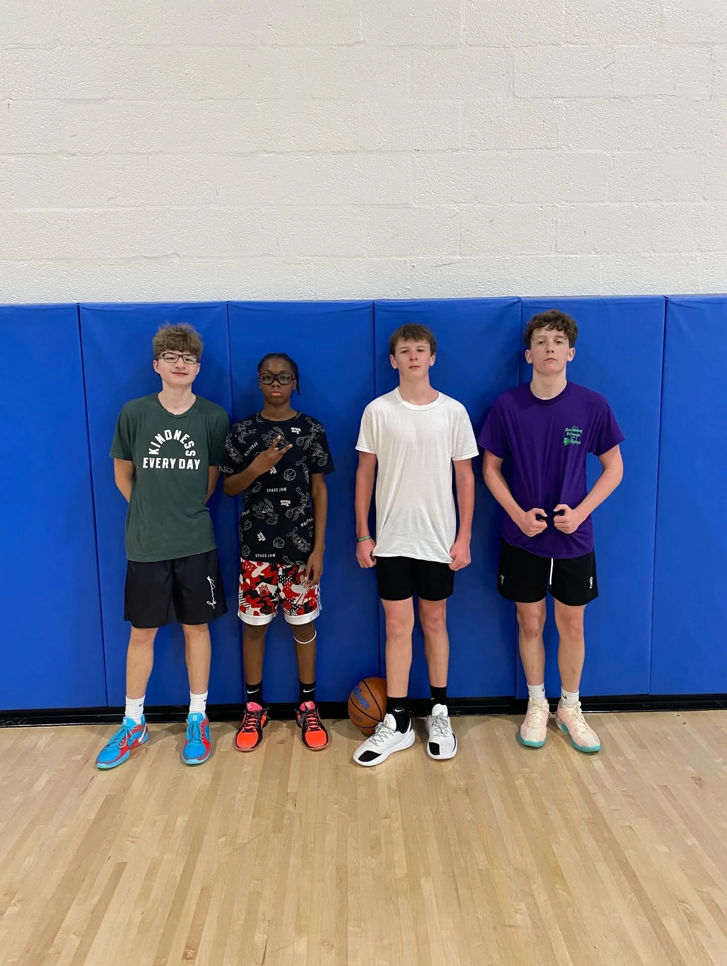 A big shout out to these 4 guys who showed up to our thanksgiving camp! They got some rust off and got better this past Sunday. Good reps and hard work to keep them ready for the season 🔥

#teamdreamchasers #basketballcamp #workout