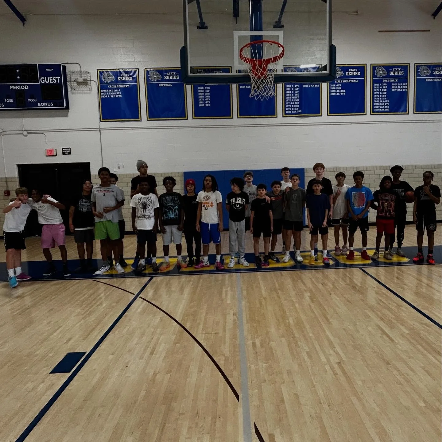 Had a good turn out for our last session today. We appreciate these guys coming out to hoop and enjoy a different environment. We got to see some competitive back and forth games. Good runs on a Sunday is the best thing you can ask for!

#teamdreamch