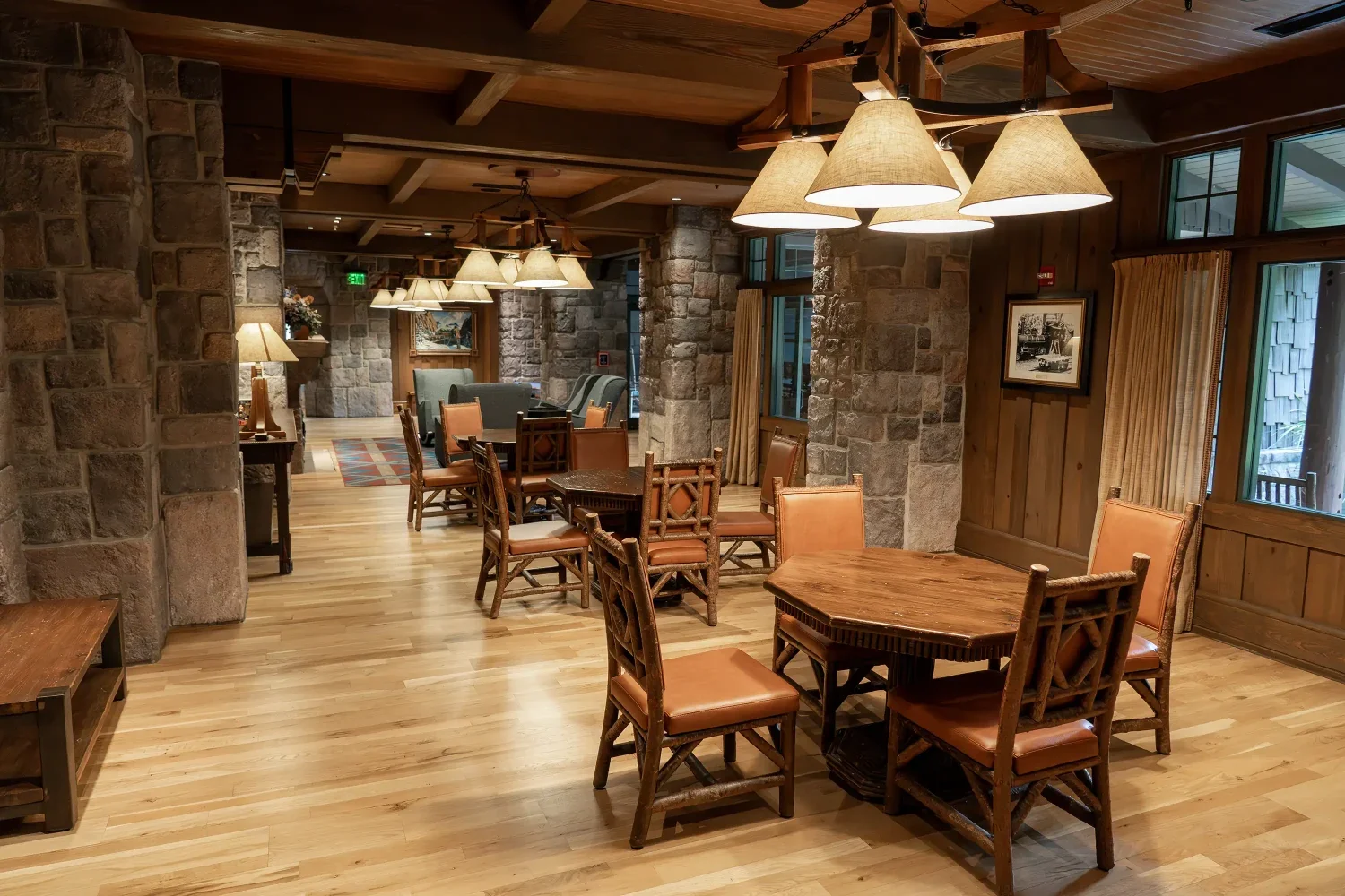 boulder-ridge-lobby-2-1500x1000.webp