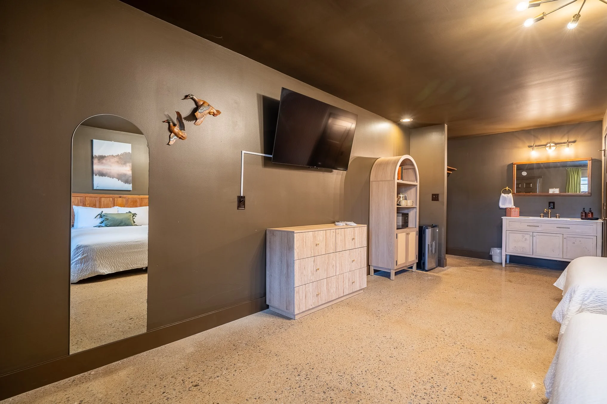 117 - Front window angle.jpg