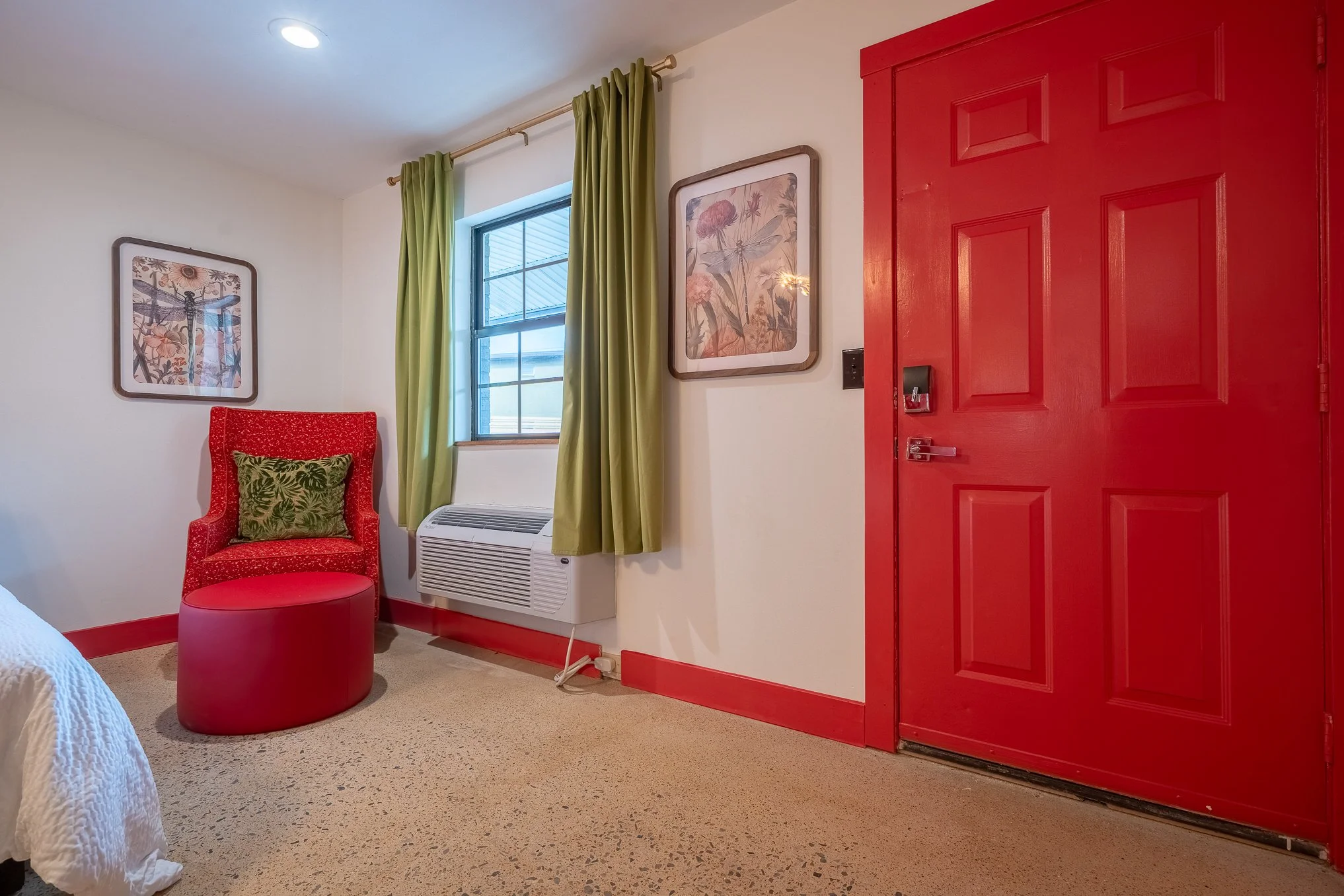 122 - sitting area.jpg