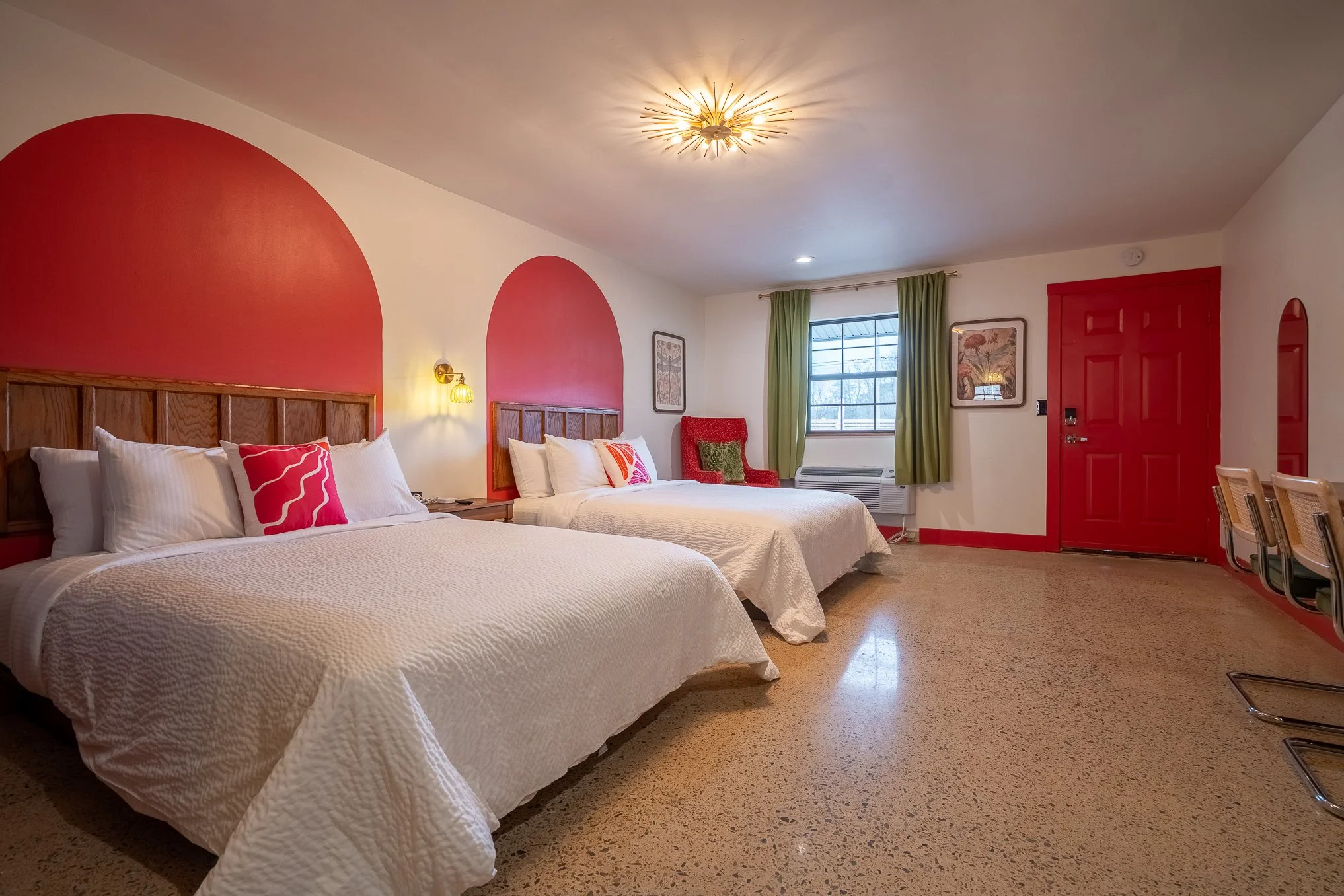 122 - whole room from vanity.jpg