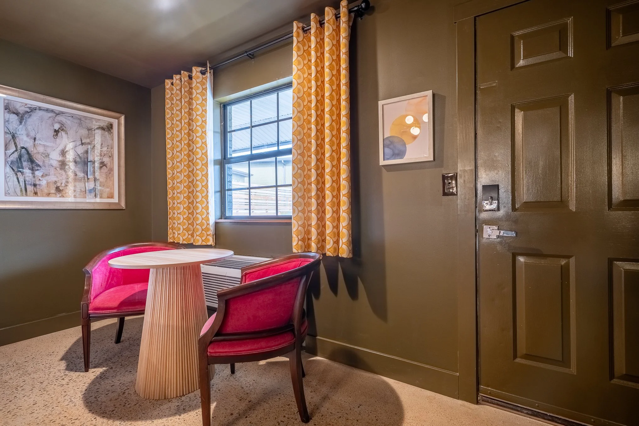 124 - sitting area.jpg