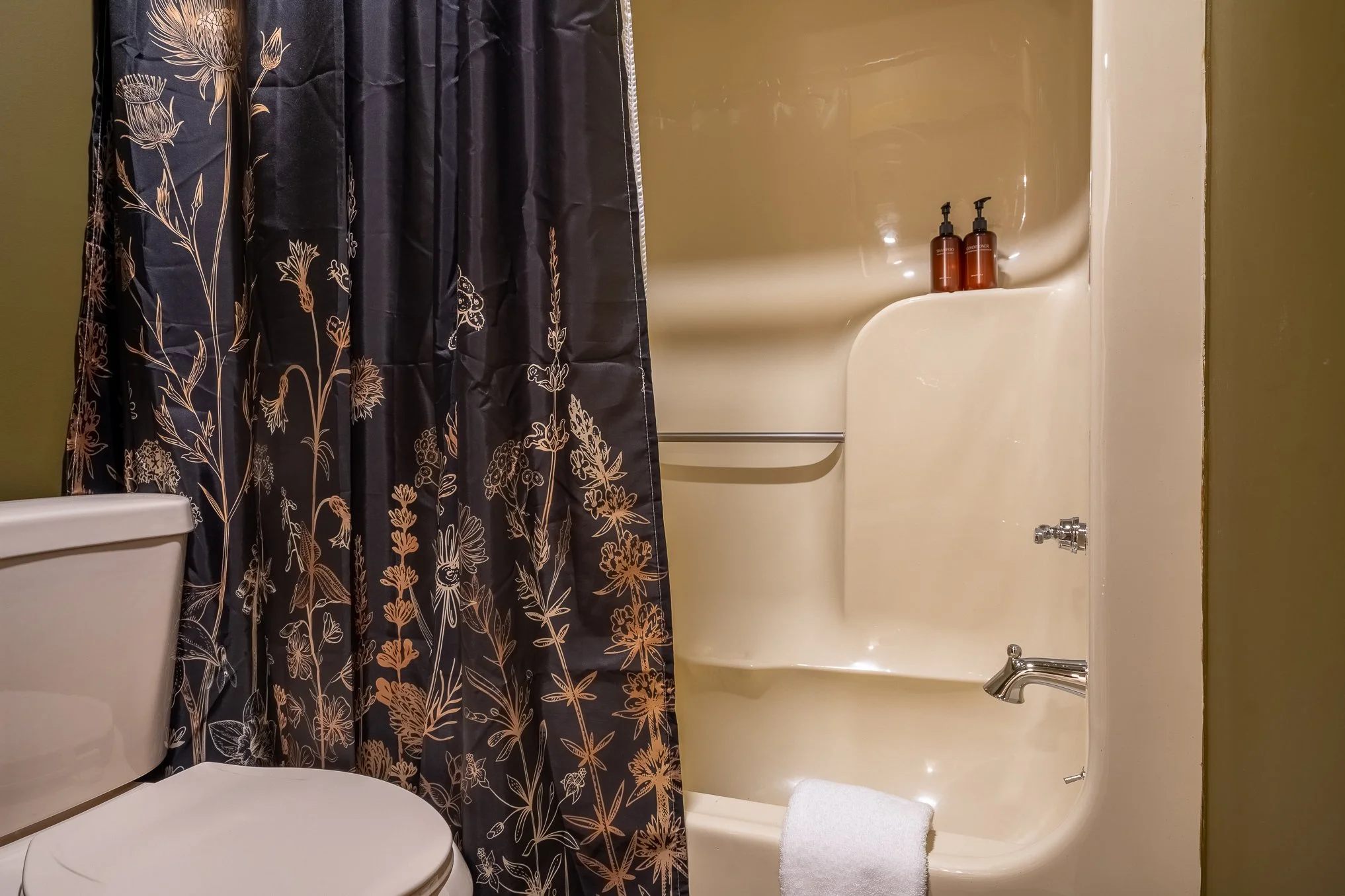 121 - bathroom horizontal.jpg