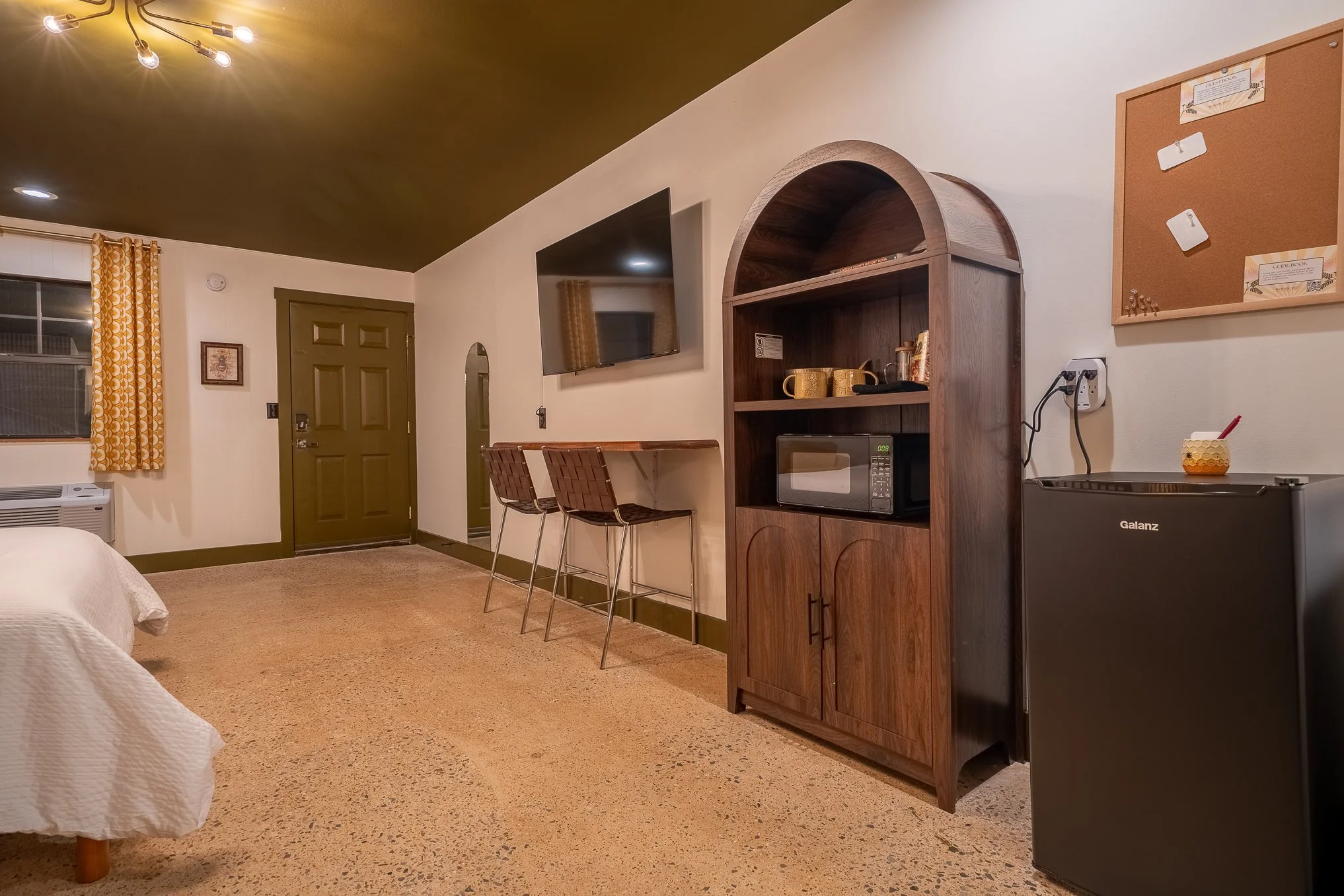 121 - whole room with coffee station.jpg