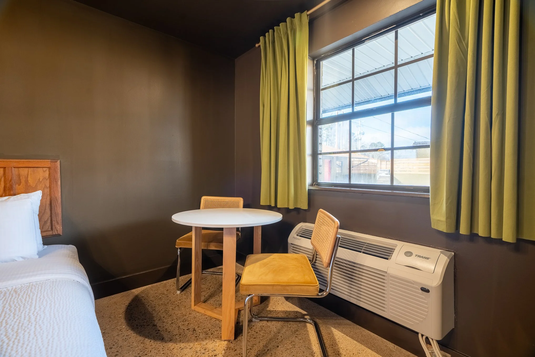 117 - table and chairs.jpg