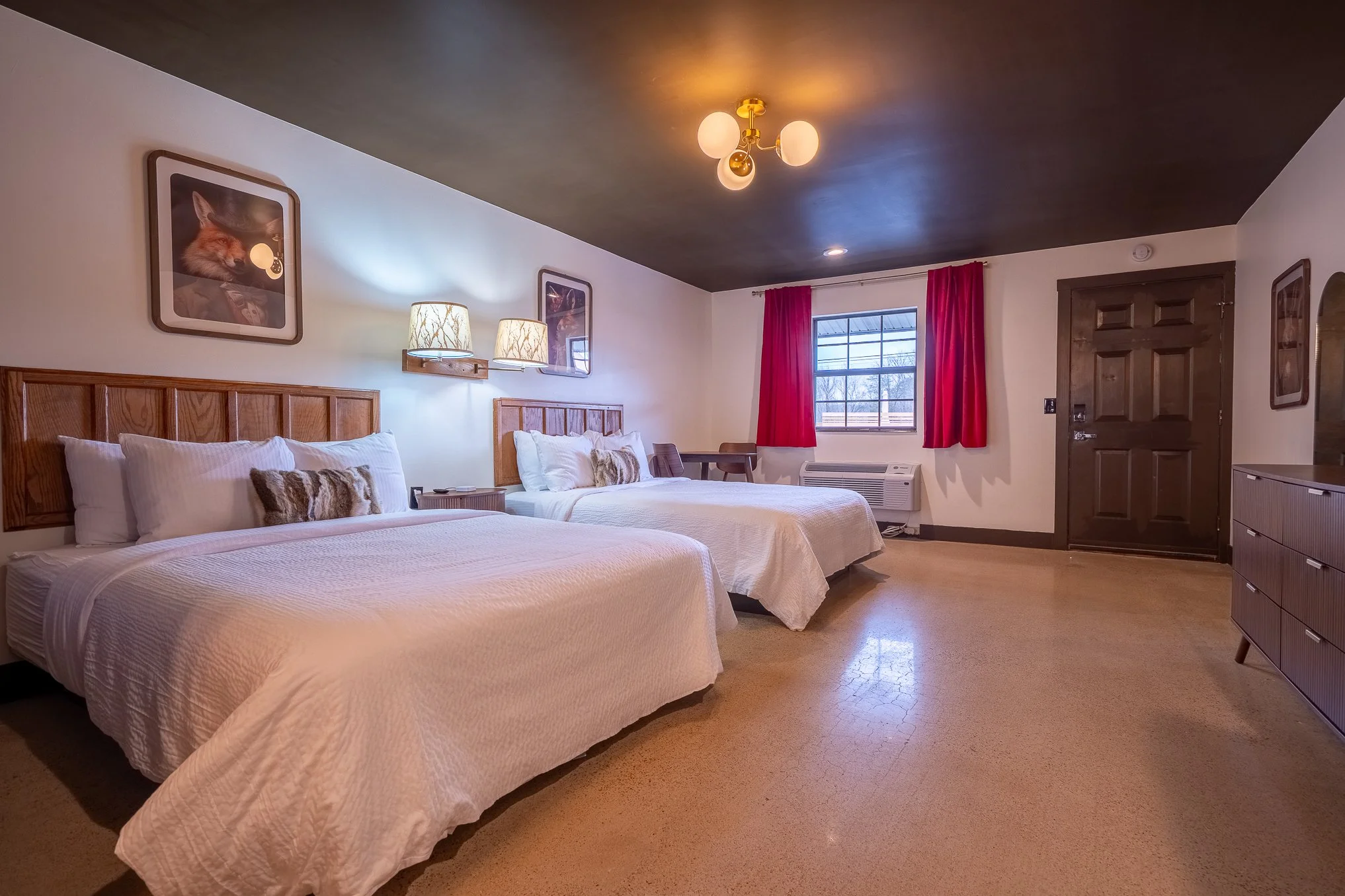 123 - whole room from vanity.jpg