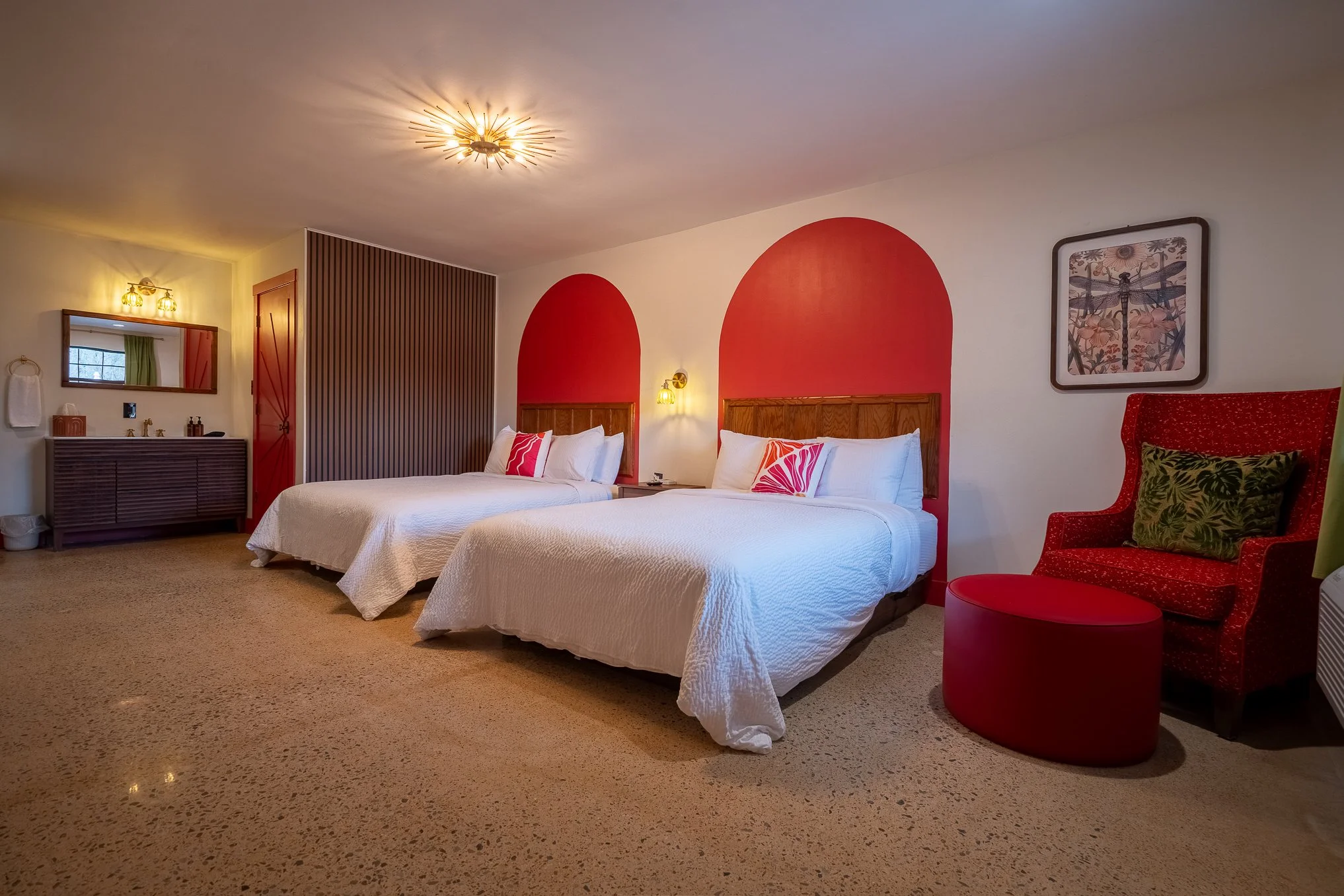 122 - whole room from front door.jpg