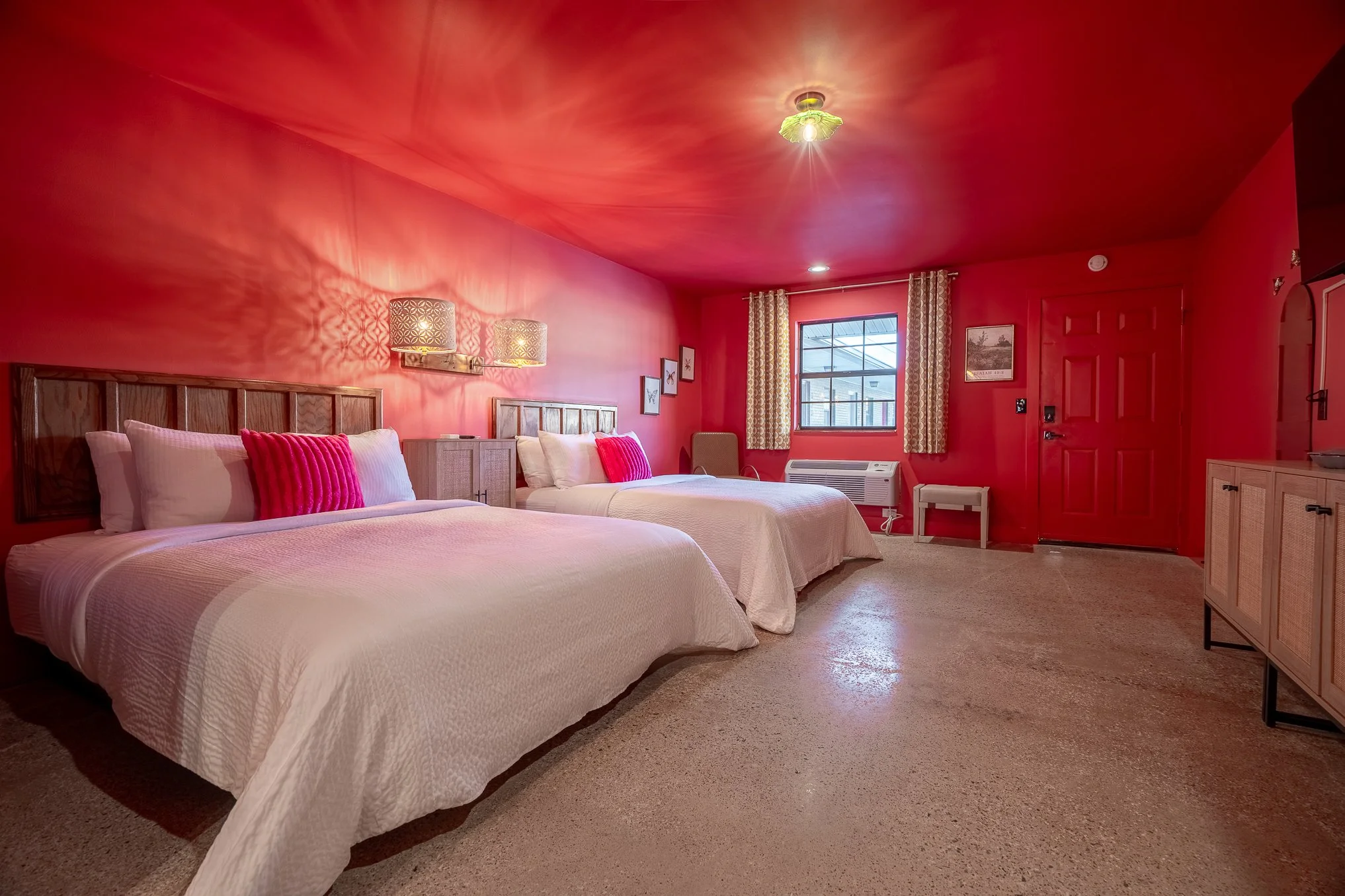 119 - whole room from vanity.jpg