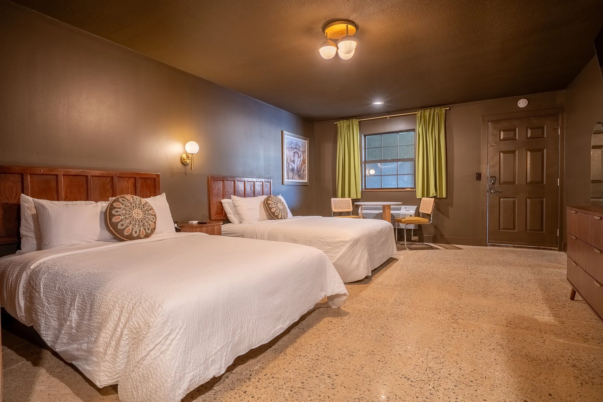 120 - whole room from vanity.jpg