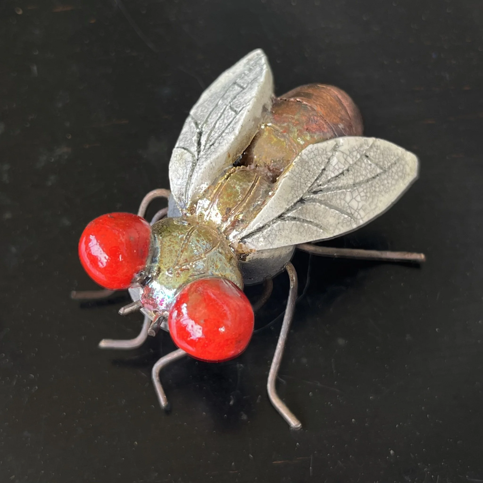 lucky fly (pin)