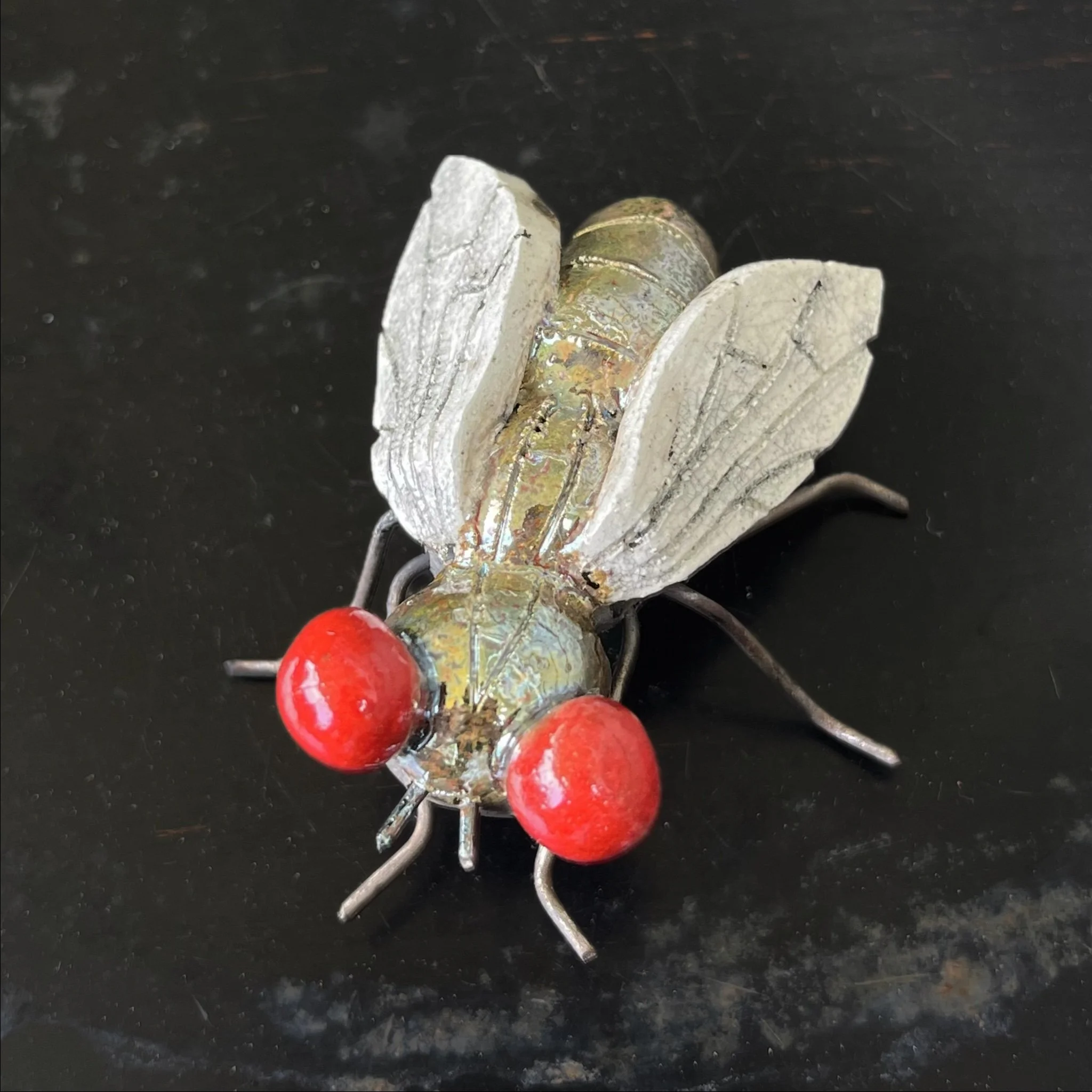 lucky fly (pin)