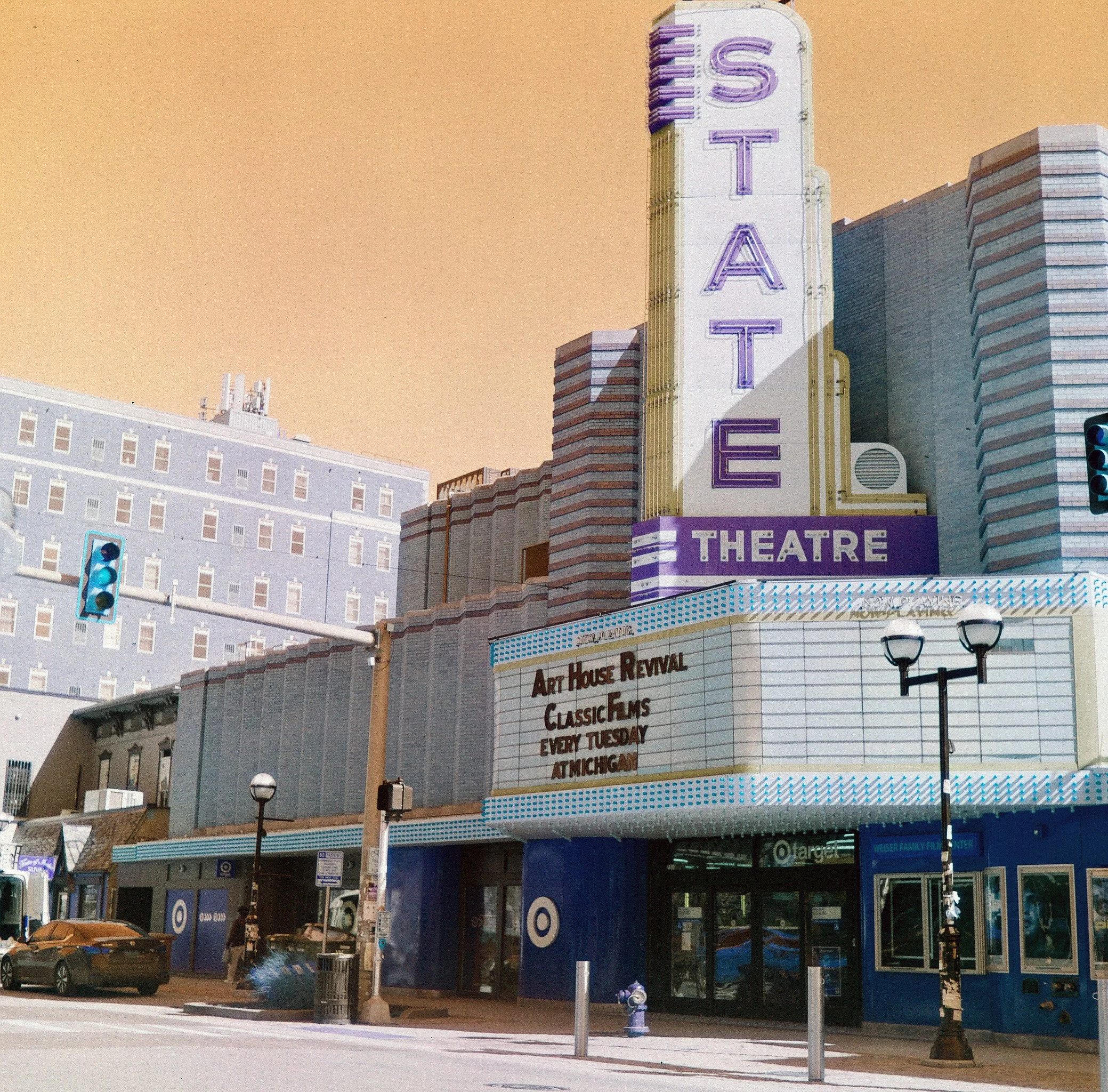 State Theater
Yashica Mat 124
80mm Yashinon 3.5
Harman Switch Azure 