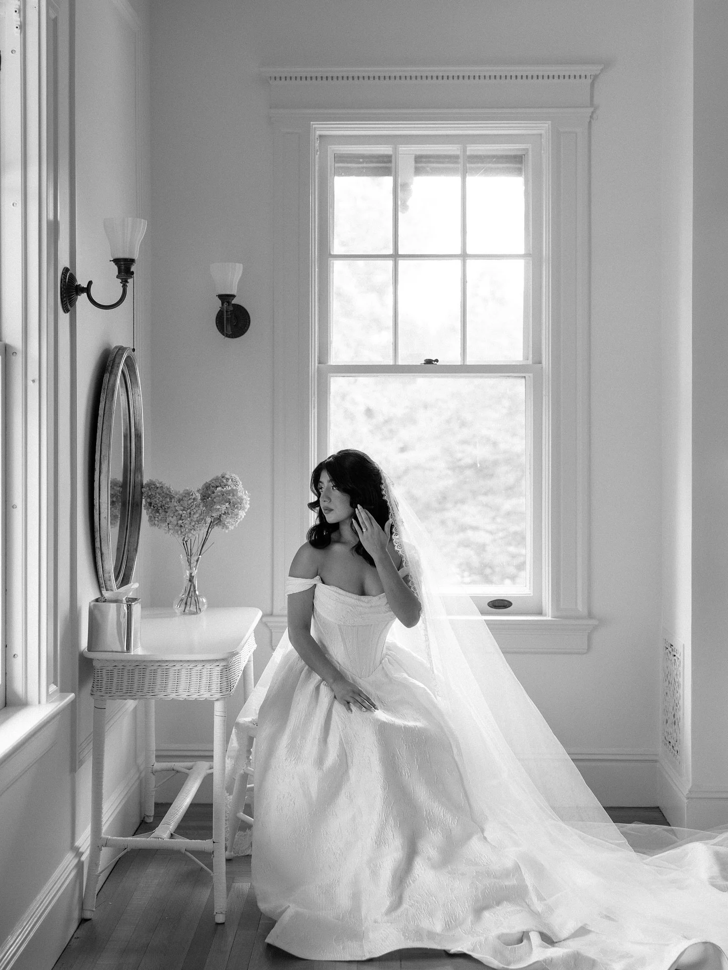never getting over these dreamy bridal portraits with an incredible team that made it all come to life // 
.
.
.
.
design: @thesocialpicnicollective 
Venue: @hillhousedurham 
Gown &amp; Veil: @whitebridalboutiques 
Hair Stylist: @arlavishupdos 
MUA: 