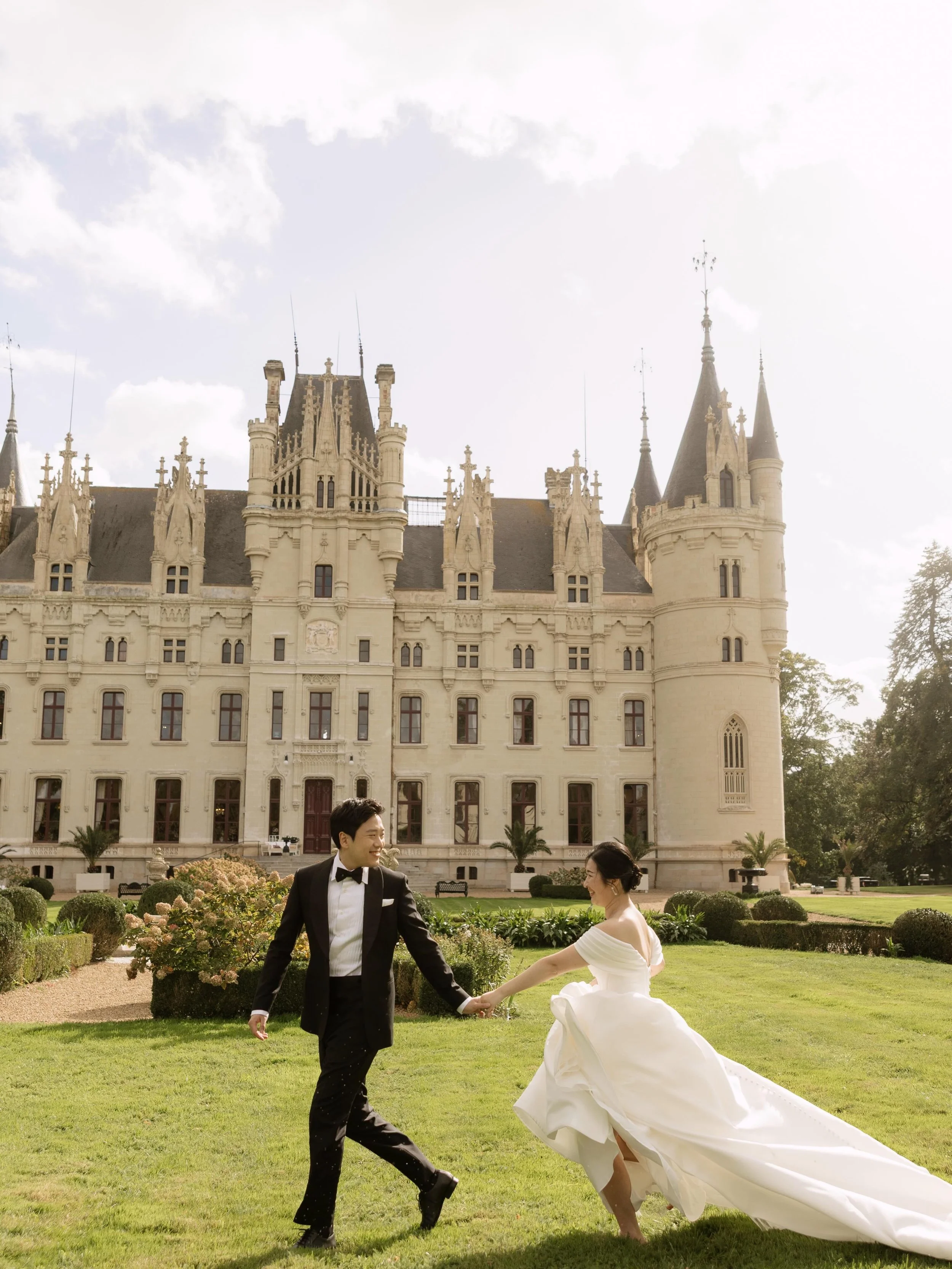 a sweet love story with Jess &amp; Devin taken right out of a fairytale // frolicking in love at a beautiful chateau is right where I want to be. 🤍

Venue: @chateauchallain 
Planning &amp; Design: @cicievents_cynthia
MUA:  @sophiemuaparis 
Florals: 