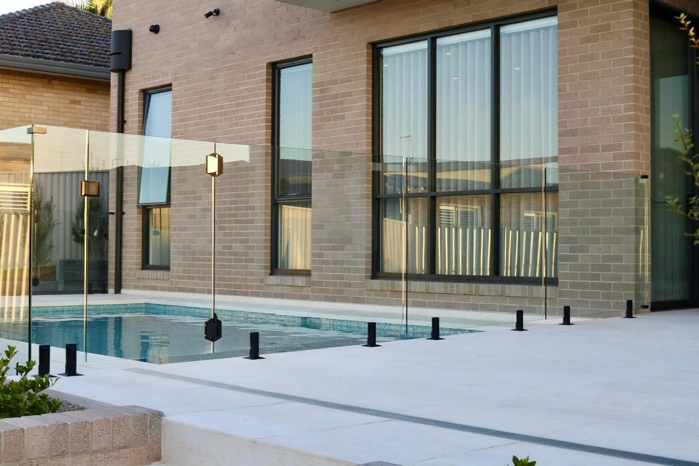 Seamless design from alfresco to pool&hellip;

#australianarchitecture #architecture #homeliving #homedetails #facade #sydneybuilder