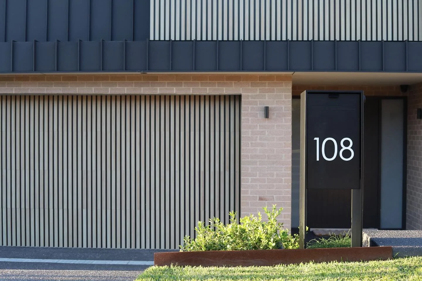 Every detail, carefully crafted&hellip;

#australianarchitecture #architecture #homeliving #homedetails #facade #sydneybuilder