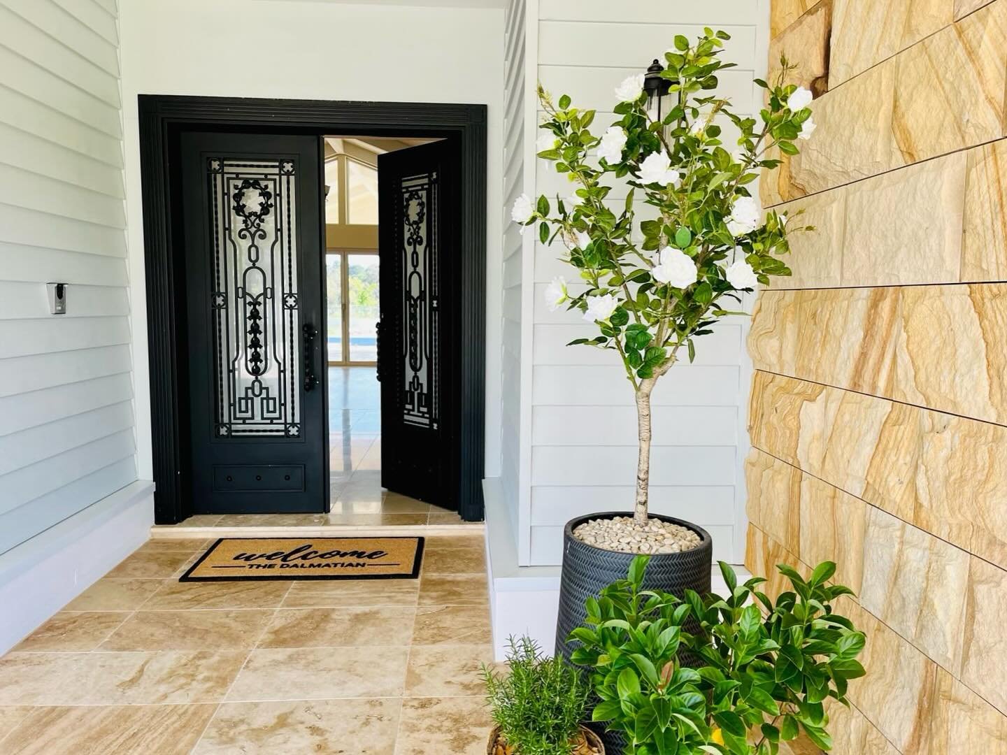 Welcome Home. We&rsquo;re excited to share more about this awesome build, recently completed in The Yards of Bundanoon Estate, in the coming weeks.

#bundanoon #australianarchitecture #builder #hamptons #countryliving #southernhighlands #nsw #home #r