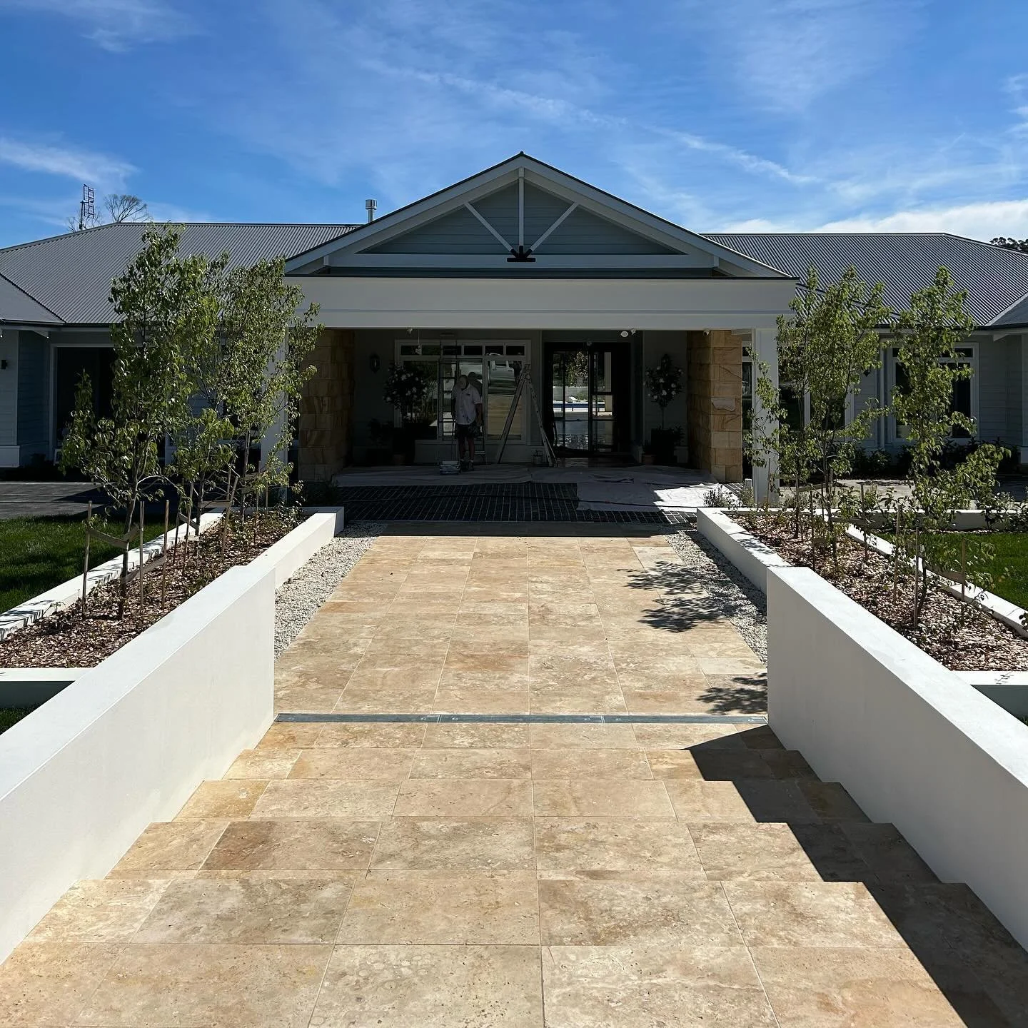 Bundanoon // Finishing touches being applied to our first project in this new estate. A rural gem designed by @lymtstudio and built by @cetaprojects 

#construction #building #southerhighlands #bundanoon #australianarchitecture #ruralaustralia #rural