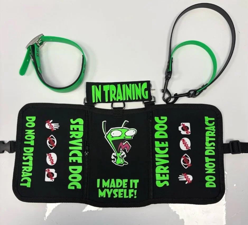 GIR!&nbsp;

Included in order:

Drop shape cape - Black and silver hardware
Matching &ldquo;In Training&rdquo; 6&rdquo; Leash wrap
11&rdquo; Layered pullstrap - 3/4&rdquo; Neon green and black, black hardware
FREEBIE: 1.5&rdquo; Black and 1&rdquo; Ne