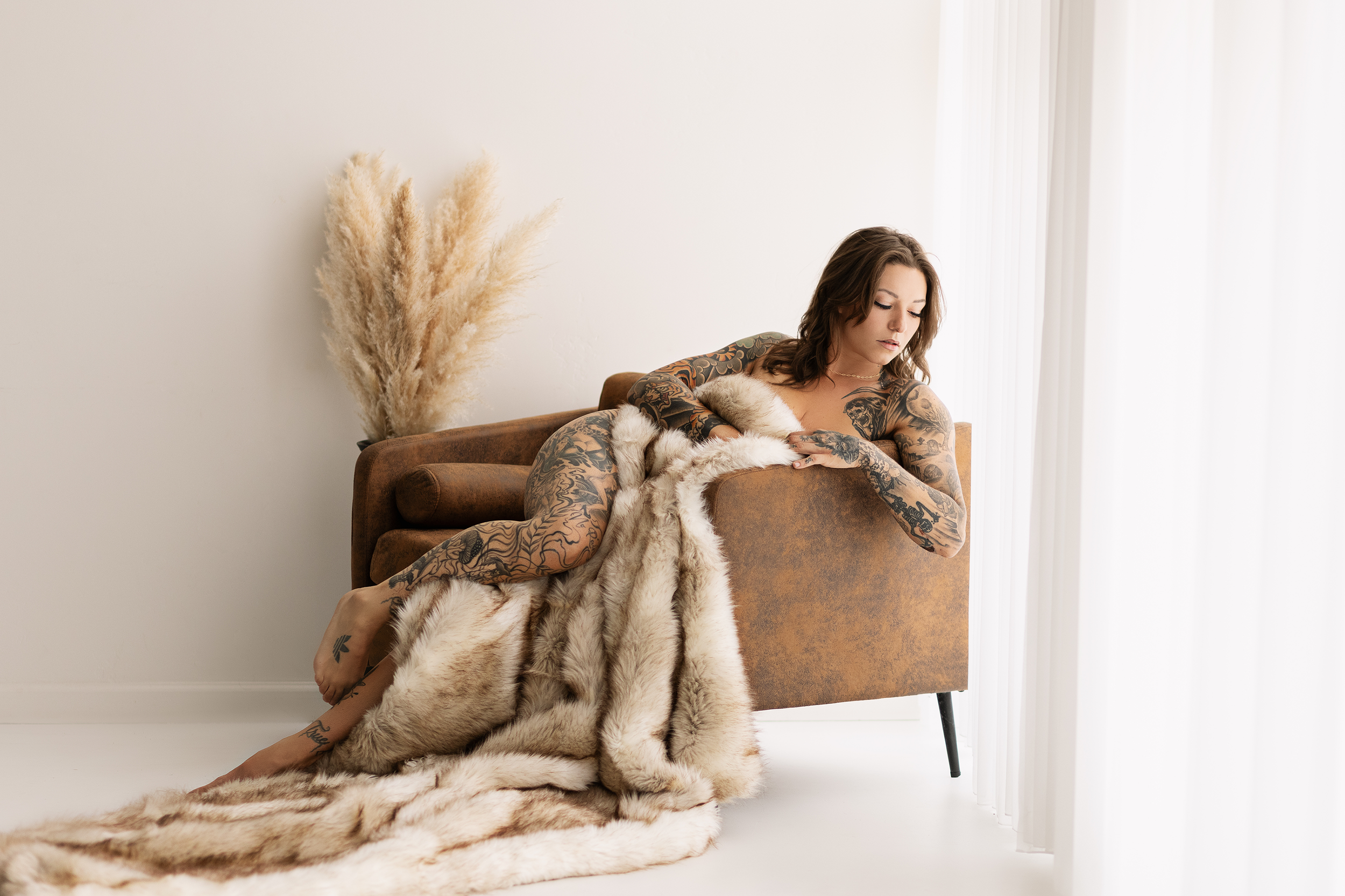 What to Bring to Your Boudoir Session: A Guide for First-Timers