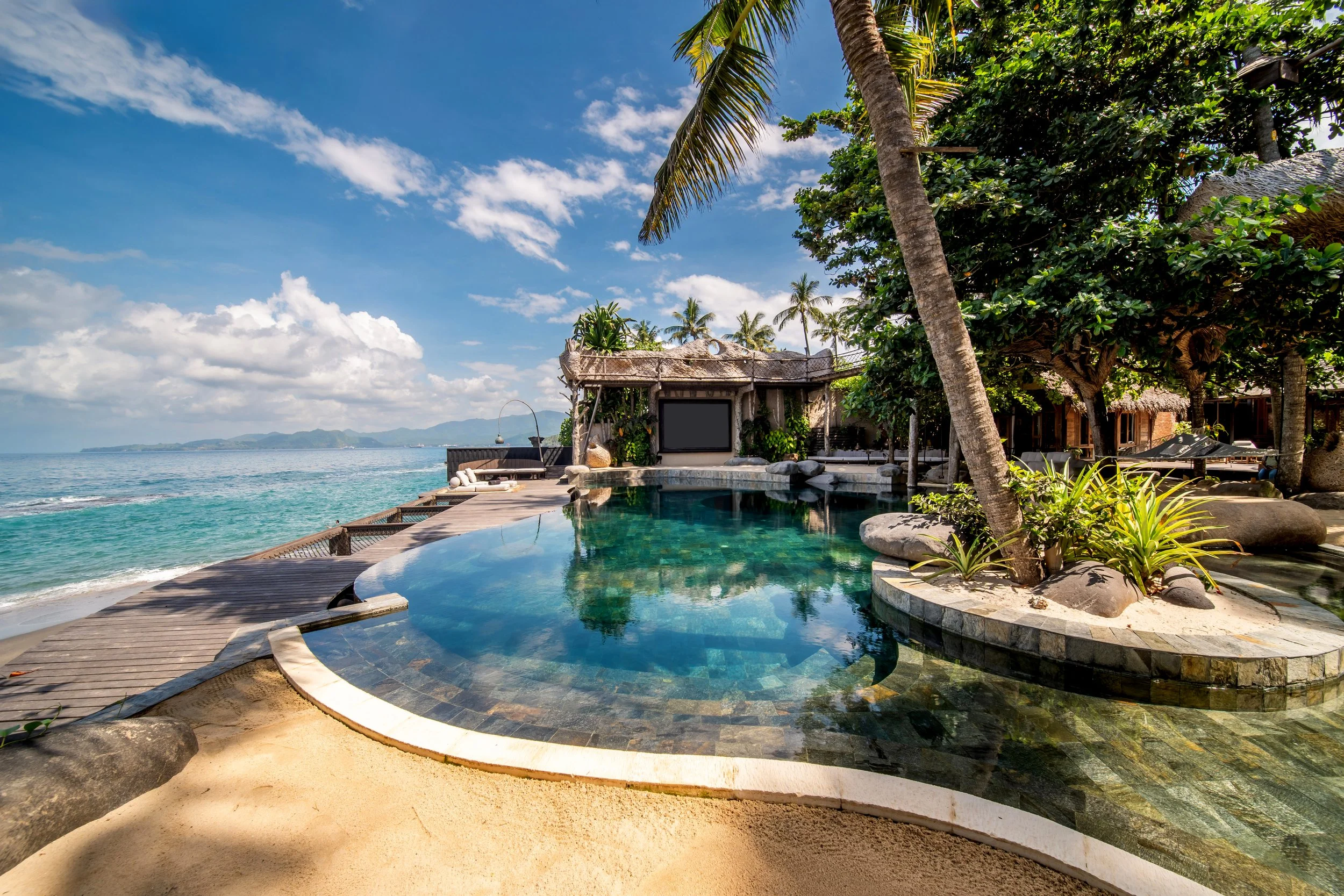 02.TheSeed-OceanFrontSwimmingPool&Cinema.jpg