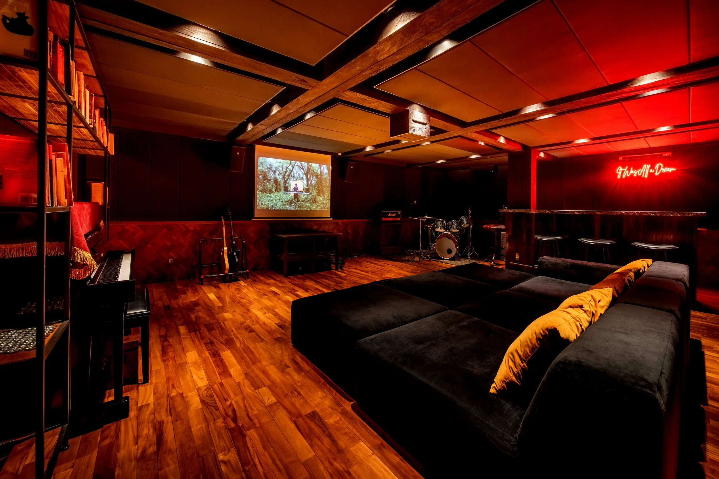 14.VillaUnderground-SoundproofBasement,Cinema&PrivateBar.jpg