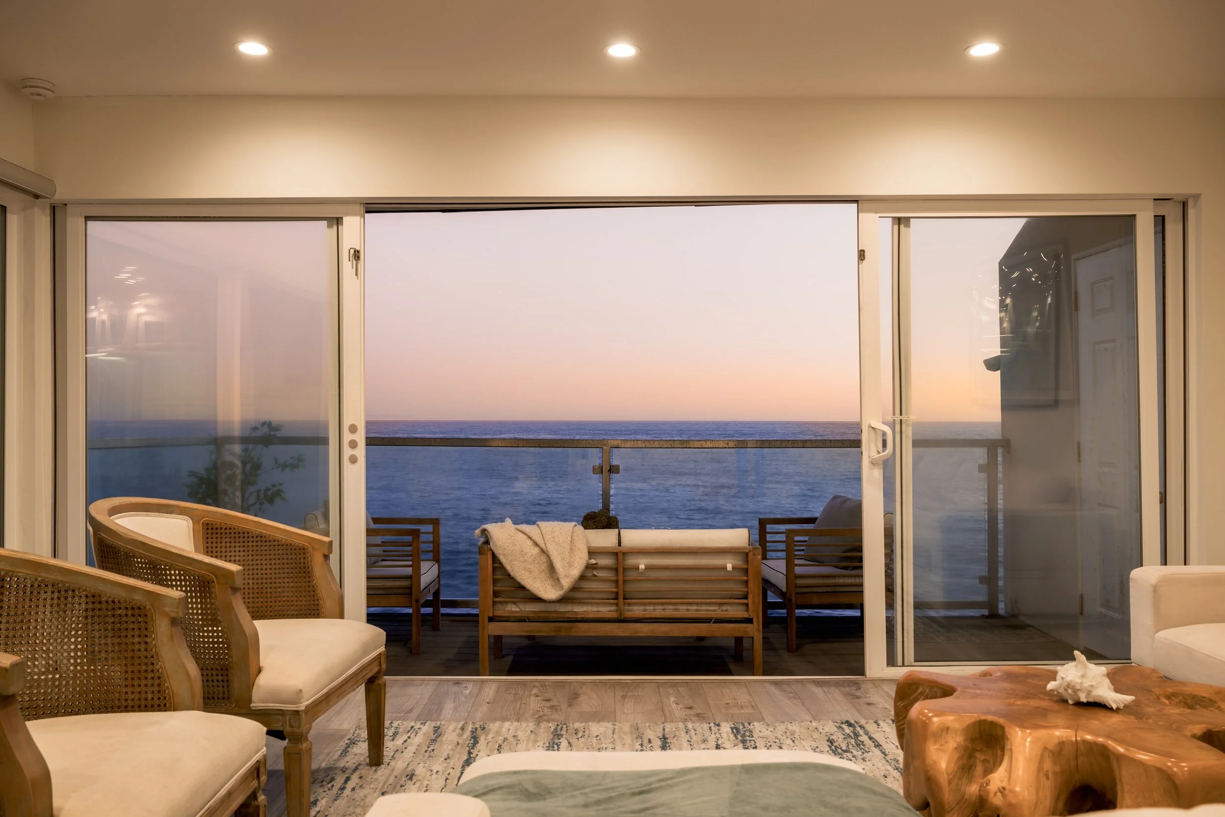 Airbnb in Souther California with ocean view at twilight.