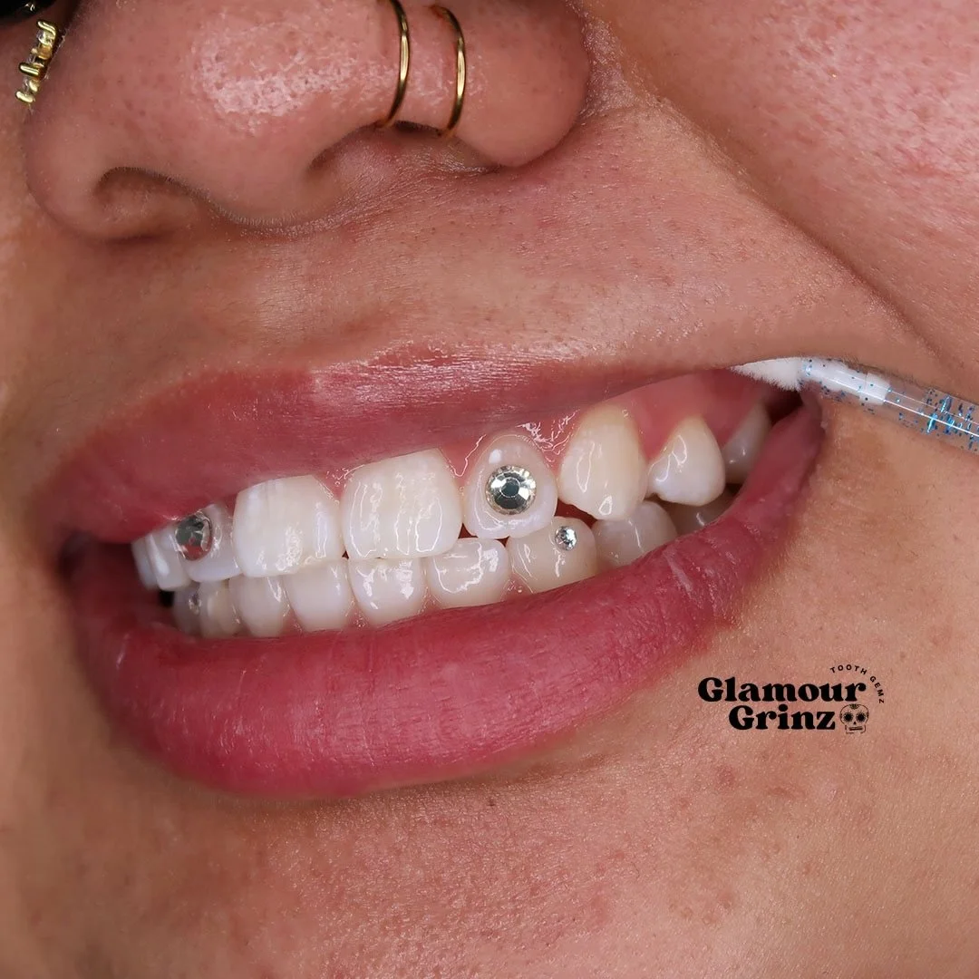 BIG SHINE 🙌🏼💎✔️

✨ 4 sparkly Swarovski&rsquo;s, one confident smile

🩵 Booking link in bio 🩵

.

#greenbay #wisconsin #toothgems #teethjewelry #womenowned