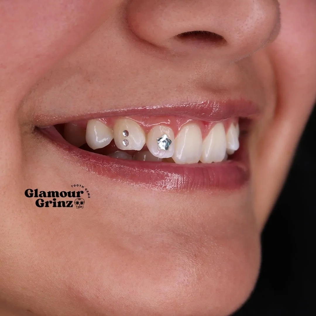 : ⭐️

Whitening &amp; gem appts this weekend! 🔥- booking link in bio 

#greenbaywi #toothgem #wisconsintoothgems