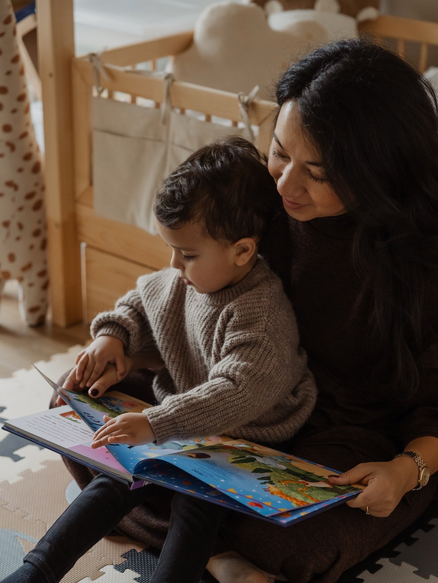 &lsquo;Ik weet niet zo goed hoe ik moet poseren&rsquo;, is een zin die ik heel vaak hoor. Mooi! Want dat is juist wat je bij mij niet hoeft te doen. Ga lekker samen dat boekje lezen, laat je kindje op bed springen of op z&rsquo;n stepje rond racen. J