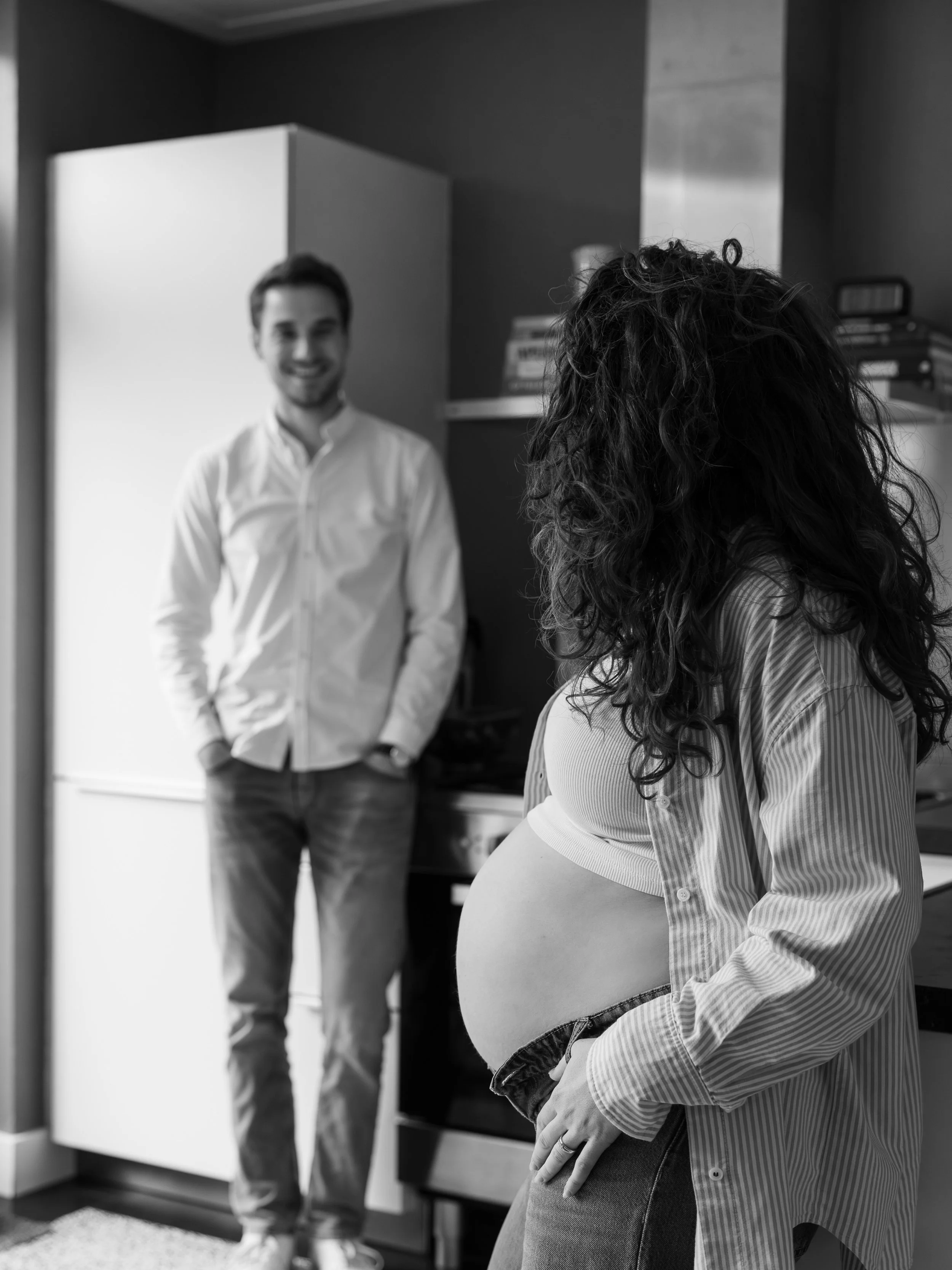 Deze lieve mensen zijn inmiddels al een tijdje met z&rsquo;n drietjes, maar ik heb nog veel te weinig gedeeld van deze fijne shoot ☕️🤎🪶

#homesession #zwangerschapsshoot #pregnancyshootathome #morning #pregnancy