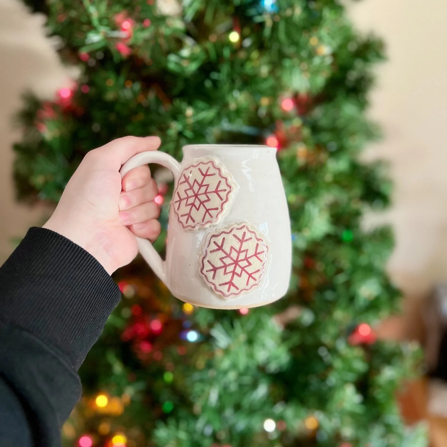 Don&rsquo;t forget, these four mugs make their debut tomorrow @ixartpark @farmersmarketatix !! ❄️🤍
&bull;
&bull;
&bull;
🎨: @amacobrent Snow 3x with Velvet Red Underglaze
&bull;
&bull;
&bull;
&bull;
#pottery #ceramics #wheelthrown #handmade #smallbu