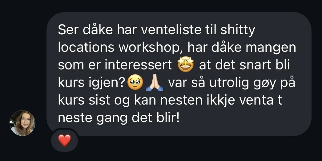 Skjermdump av en tekstmelding skrevet på norsk, hvor avsenderen snakker om venteliste til en workshop med temaet 'shitty locations'.