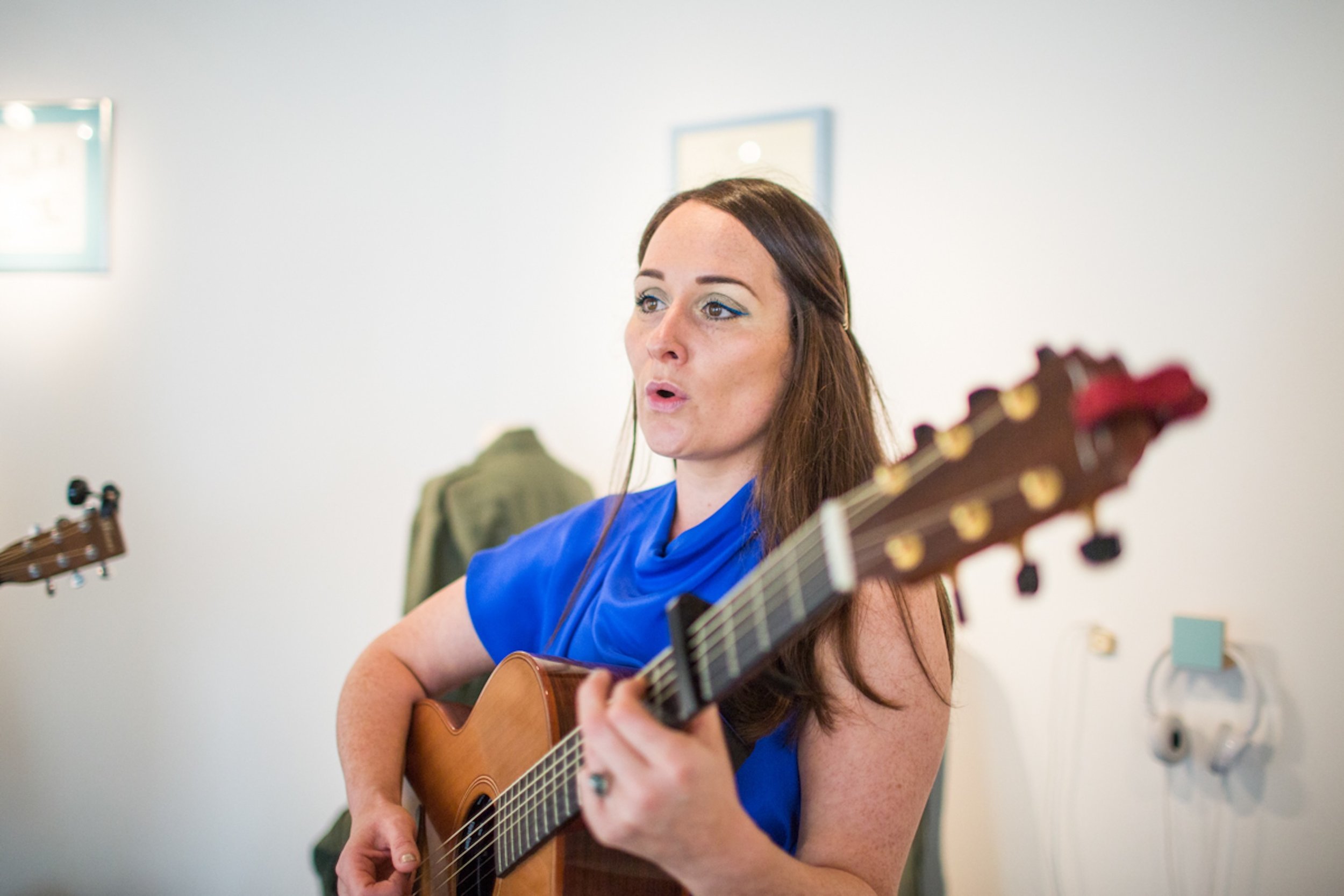 lowden-guitars-fionnuala-fagan-the-mac.jpeg