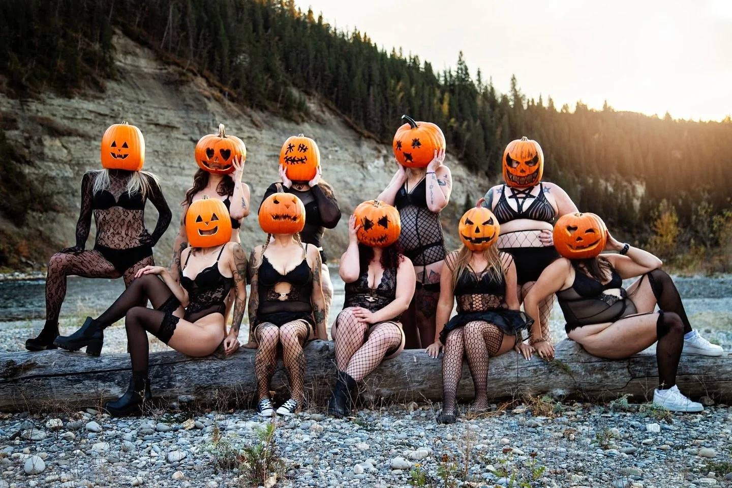 These pumpkin had group sessions were so much freaking fun&hellip;..
Hopefully you don&rsquo;t have too much sad sadness that you missed out 😂