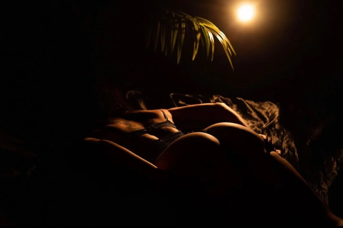 Where women come when they&rsquo;re ready to look at themselves and say &ldquo;holy shit that&rsquo;s me&rdquo;.

#emberandcoal