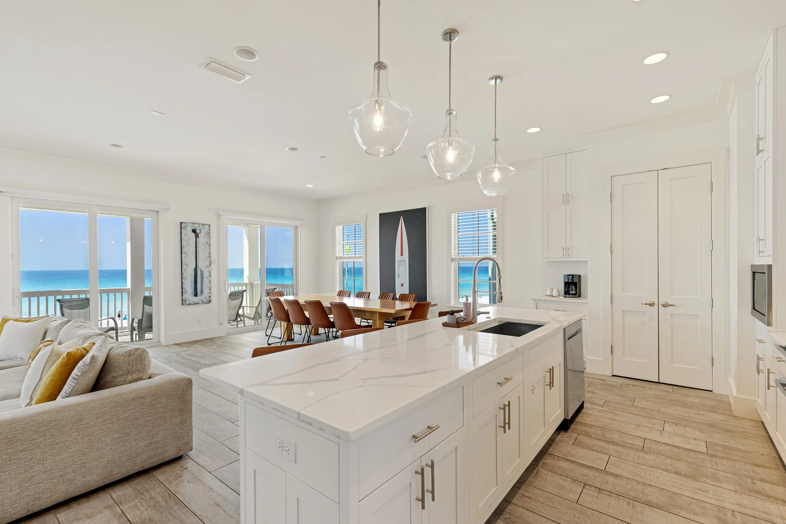 17647FrontBeach_001.jpg