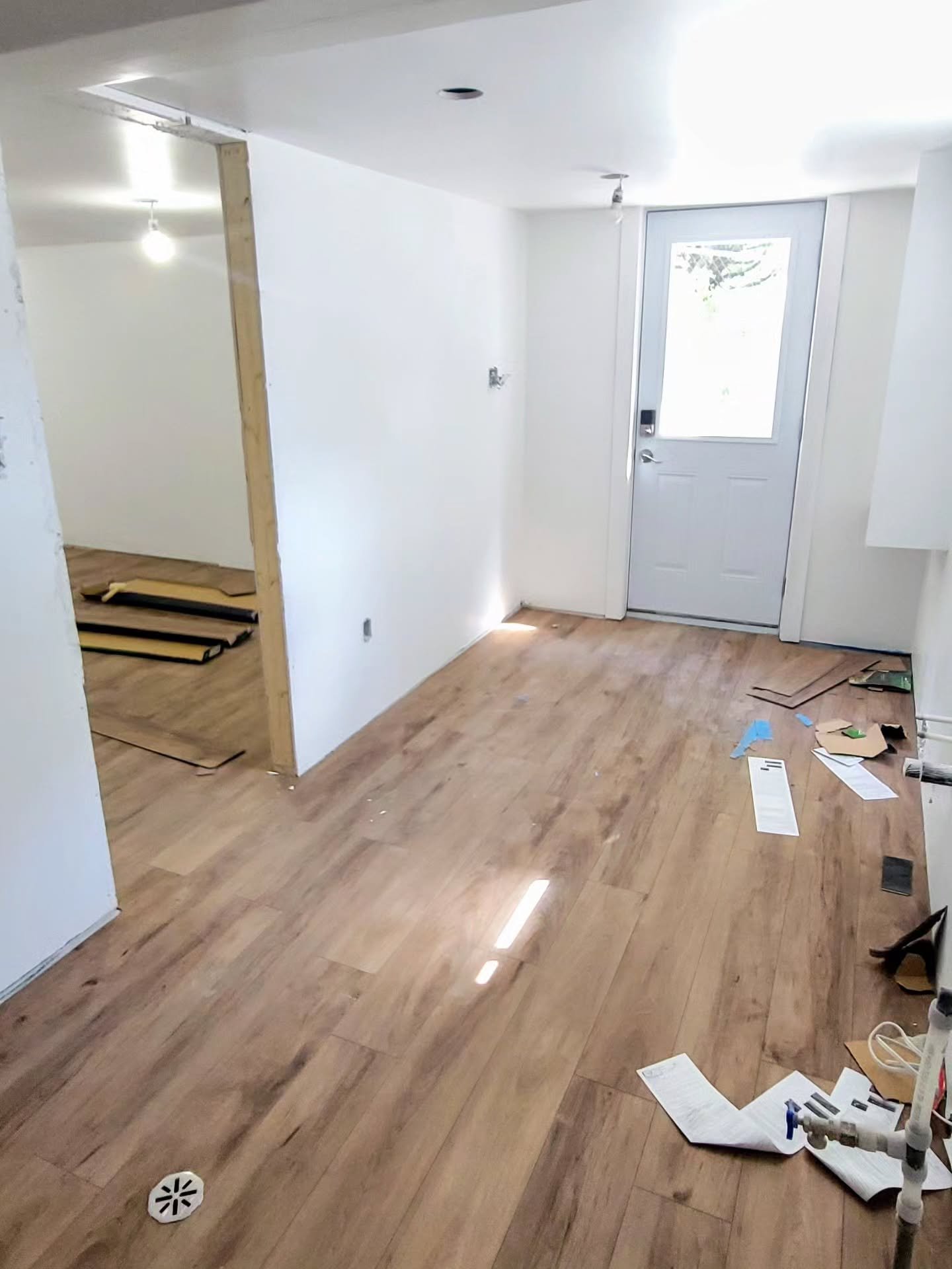 Quick update on the basement progress. The flooring is done, the kitchen, the toilet and all the appliances are coming...
#airbnb #sjwesttravelapartment