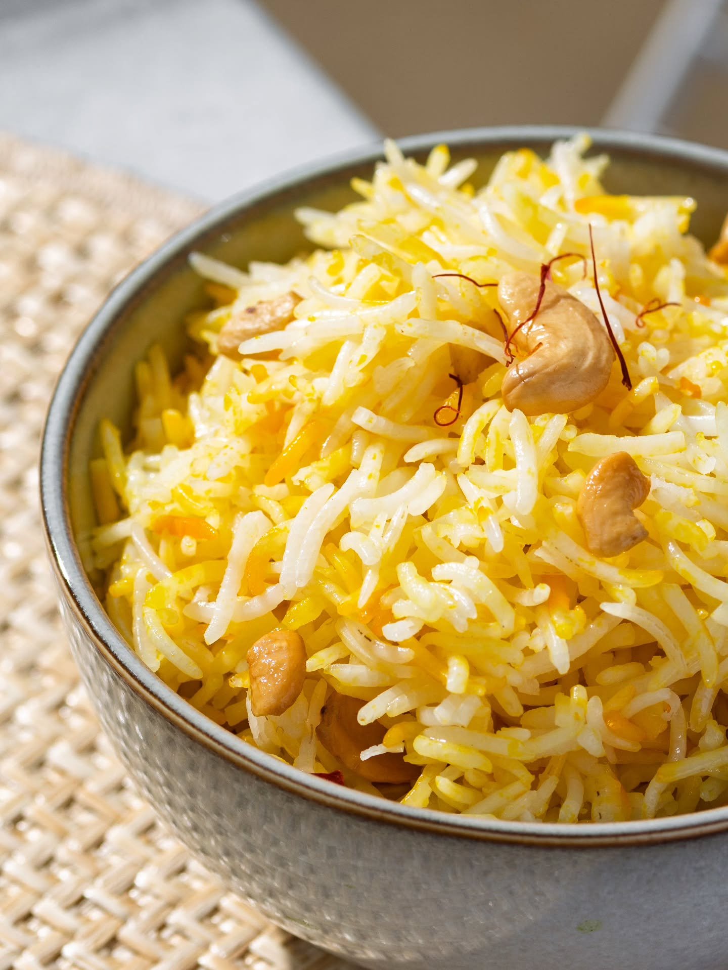 Give yourself a deserved break from this heat and cool down here at Padharo for a nice tasty lunch. This Saffron Pulav Rice looks as bright and vibrant as today's weather! ☀️