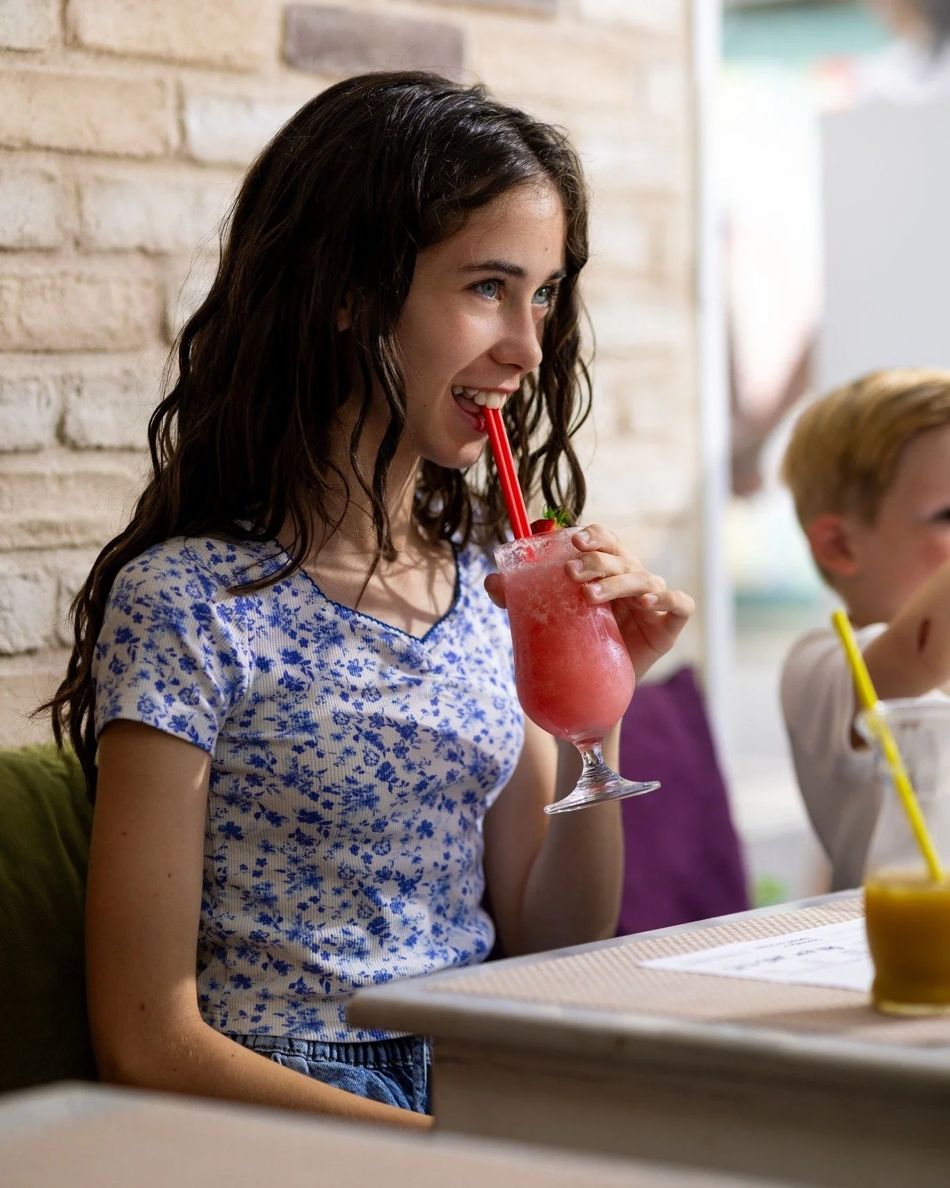 𝗞𝗶𝗱𝘀 𝗘𝗮𝘁 𝗳𝗼𝗿 𝗝𝘂𝘀𝘁 &pound;𝟭☀️😍

Treat the family to a meal out. From tomorrow, August 1st, until August 17th, kids can eat for just &pound;1!

For every adult that spends over &pound;20, one child can enjoy a main, a drink, and a desse