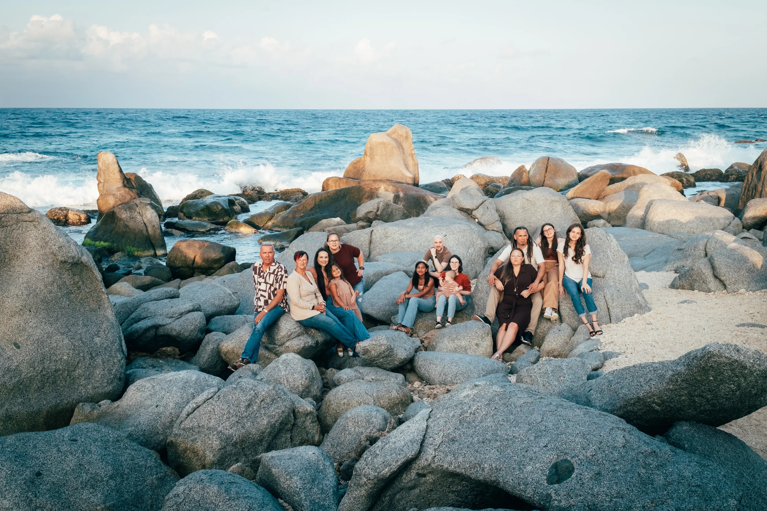 Family photography session on Palm Beach Aruba at sunset 1 — Aruiz Photography