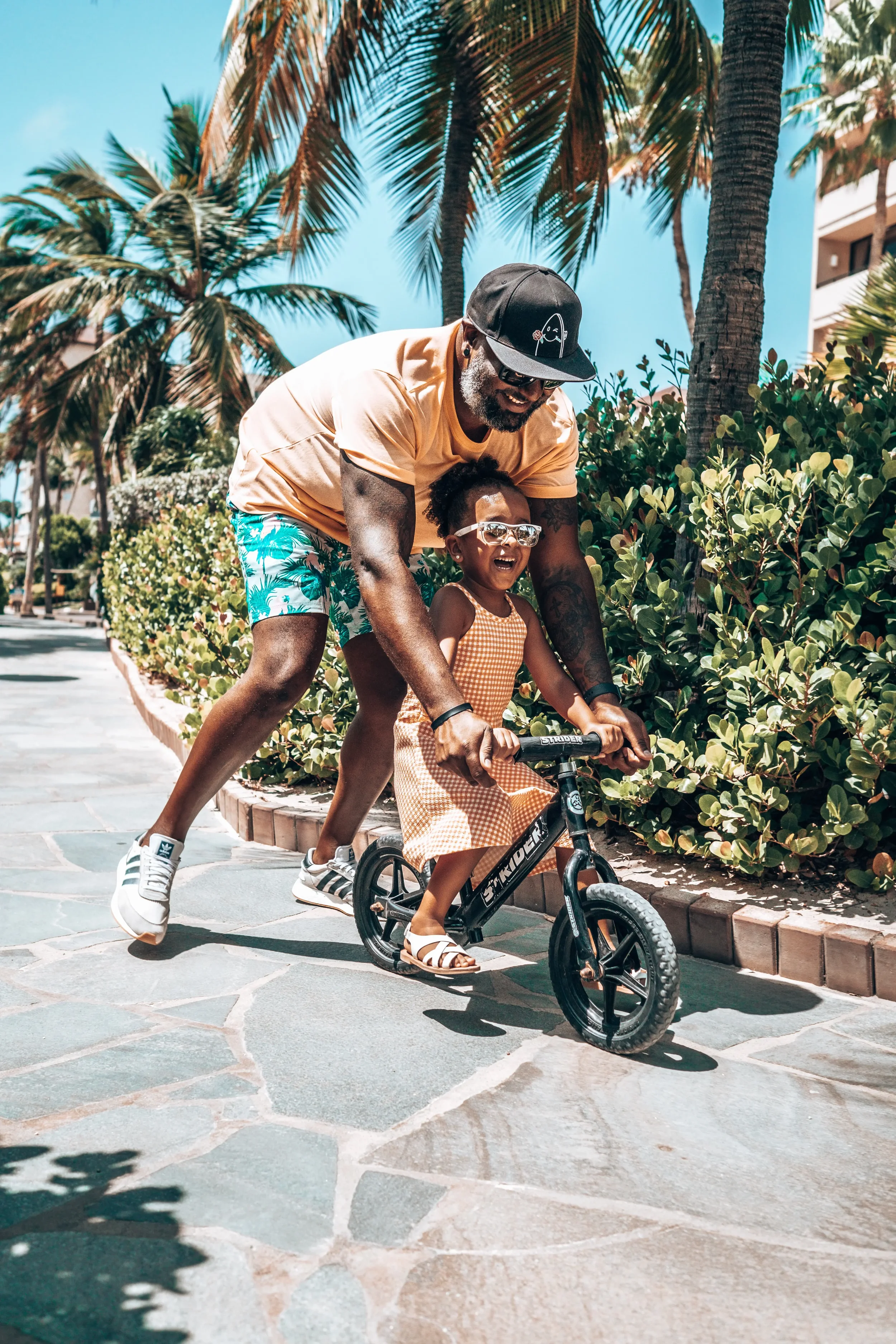 Family photography session on Eagle Beach Aruba at sunset 4 — Aruiz Photography