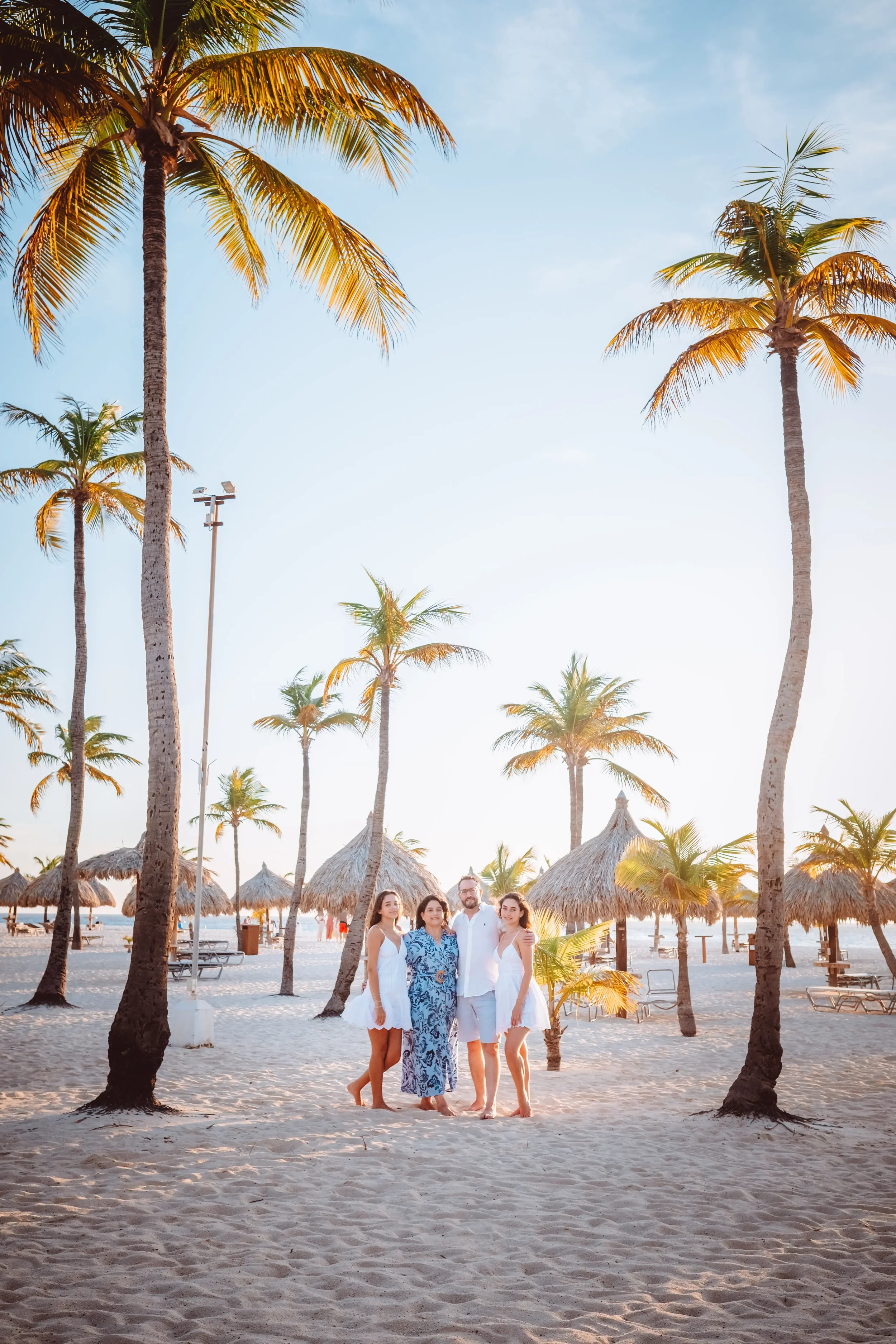 Family photography session on Eagle Beach Aruba at sunset 6 — Aruiz Photography