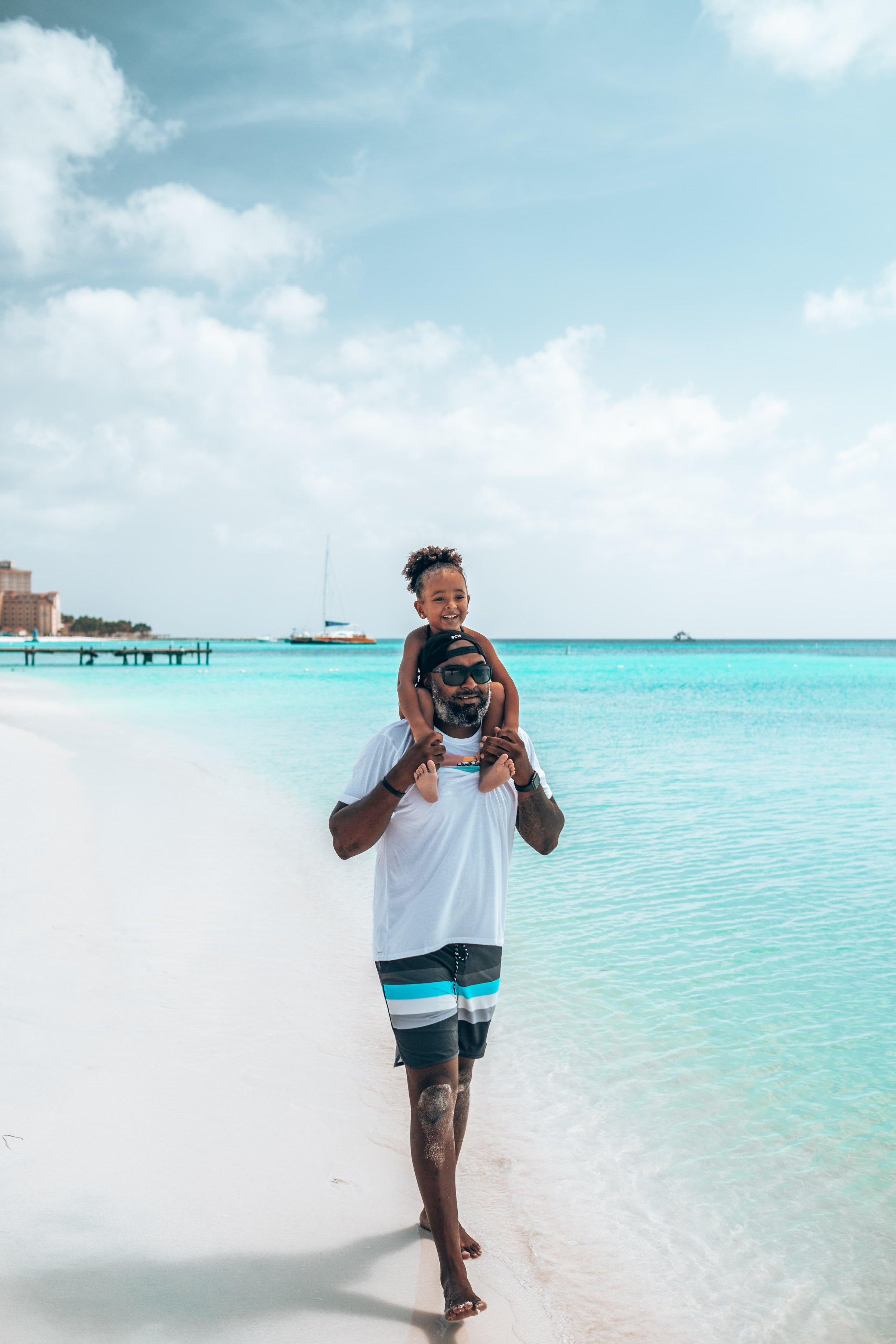 Family photography session on Eagle Beach Aruba at sunset 1 — Aruiz Photography 