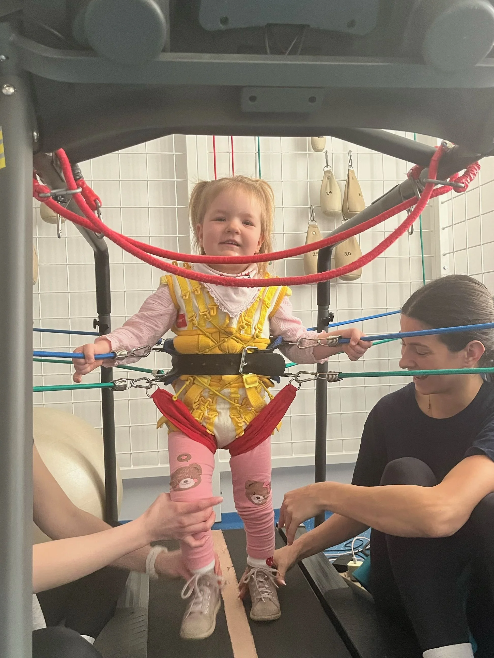 Girl with GATAD2B syndrome (GAND)
