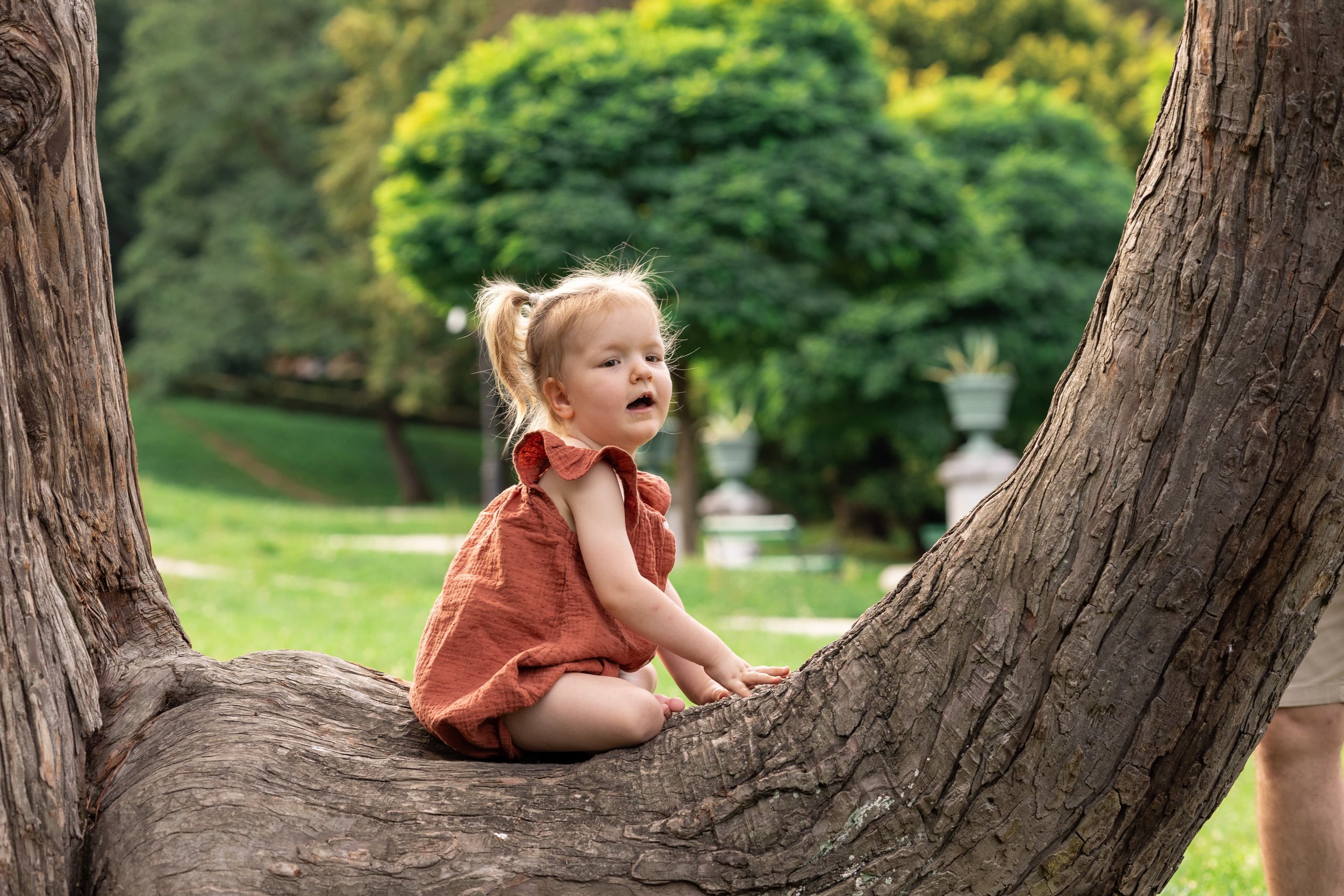 Child with GATAD2B-associated disorder (GAND)