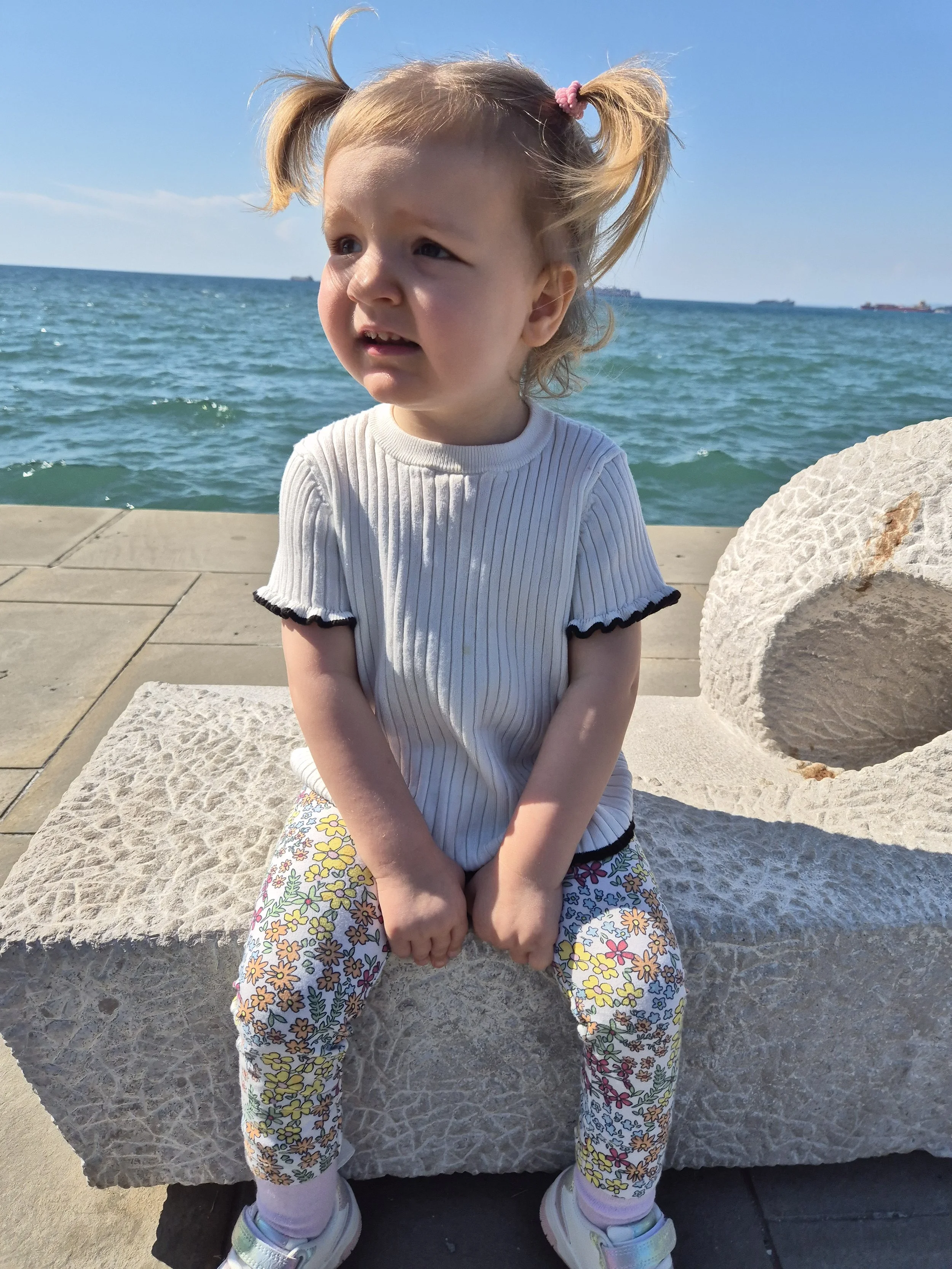 Girl with GATAD2B syndrome (GAND)